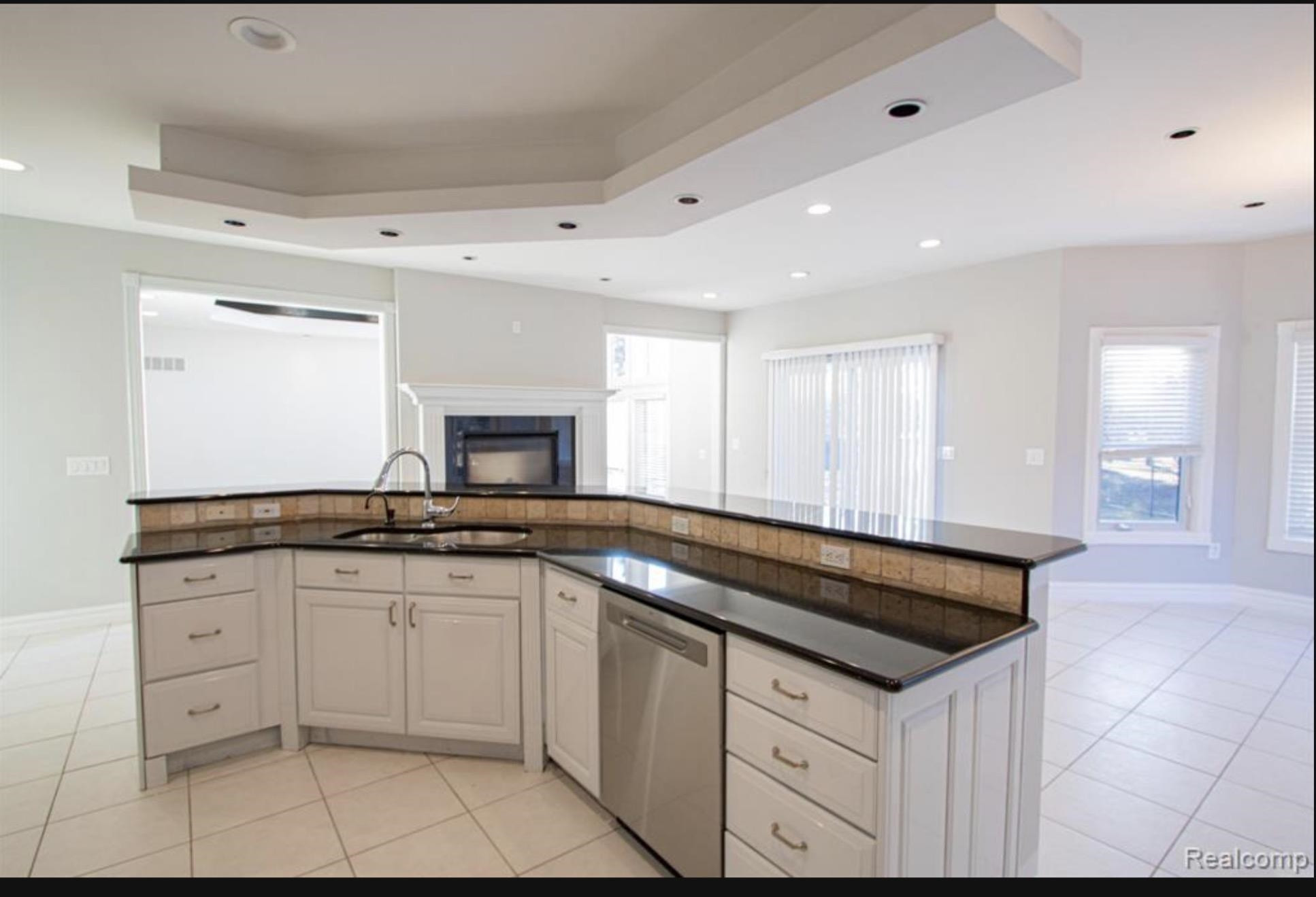 49404 Compass Point Drive, MI 48047 — Photo 25