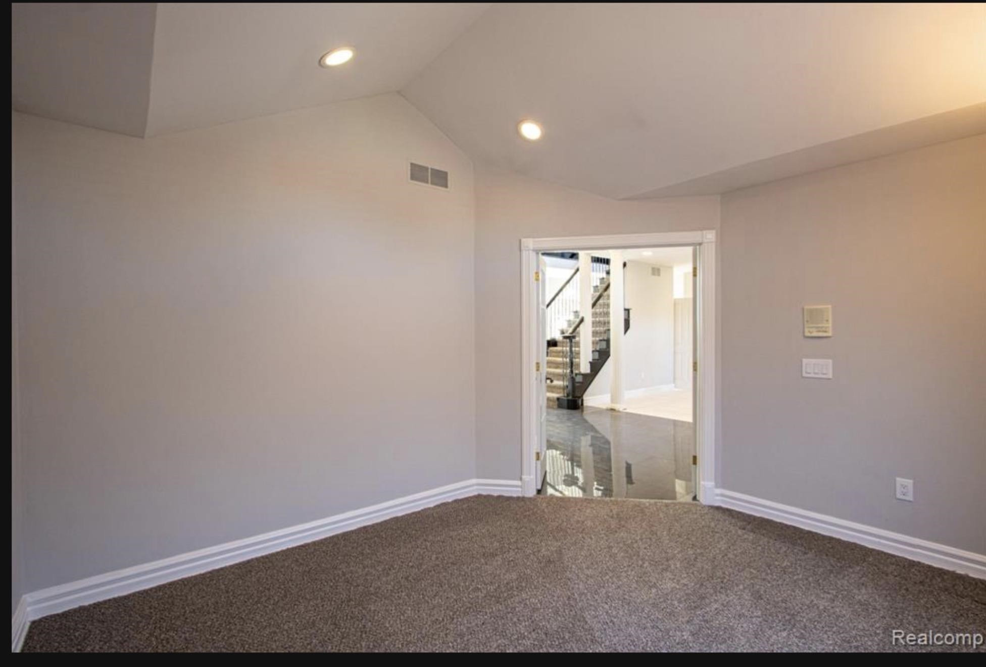 49404 Compass Point Drive, MI 48047 — Photo 26