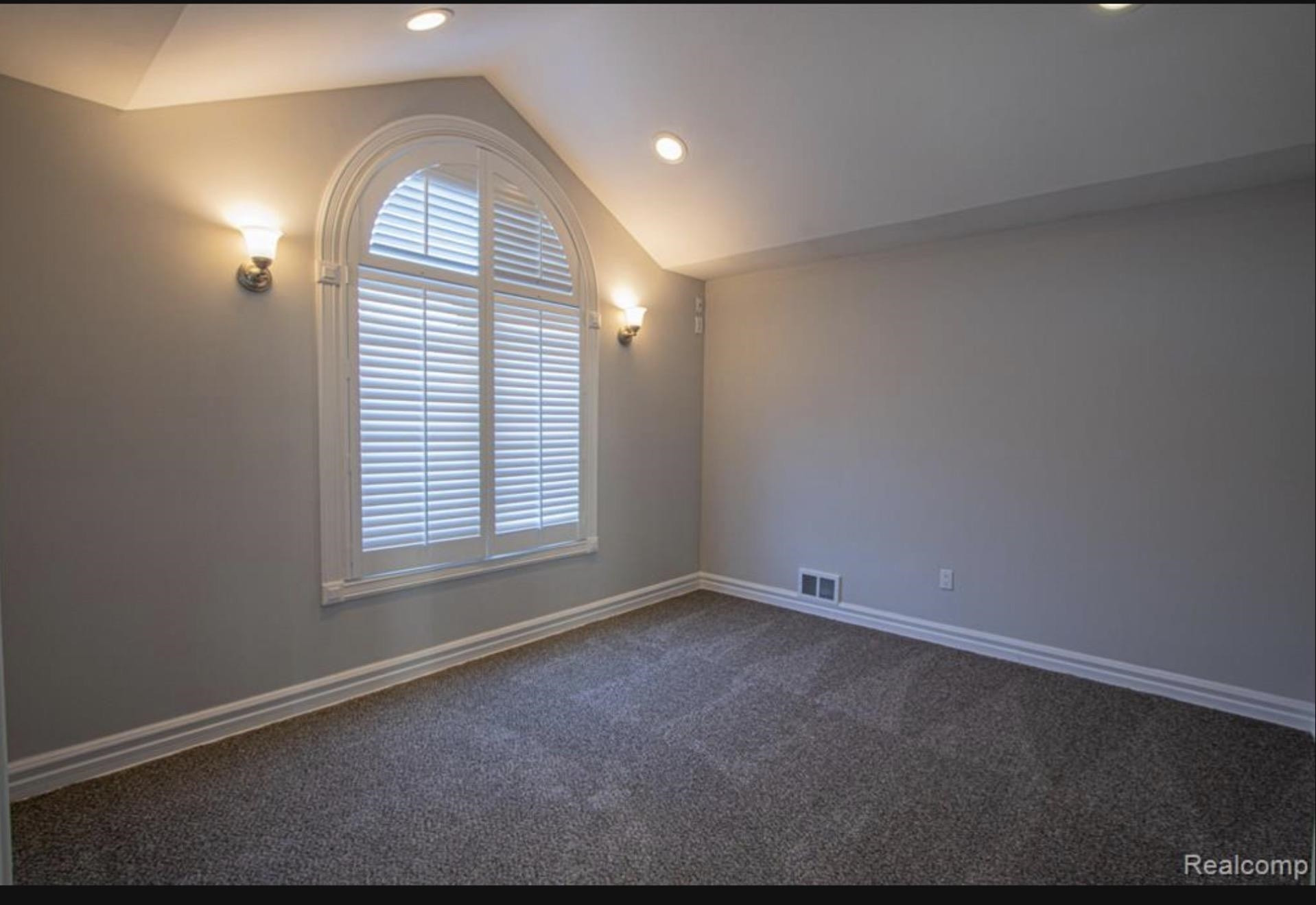 49404 Compass Point Drive, MI 48047 — Photo 27