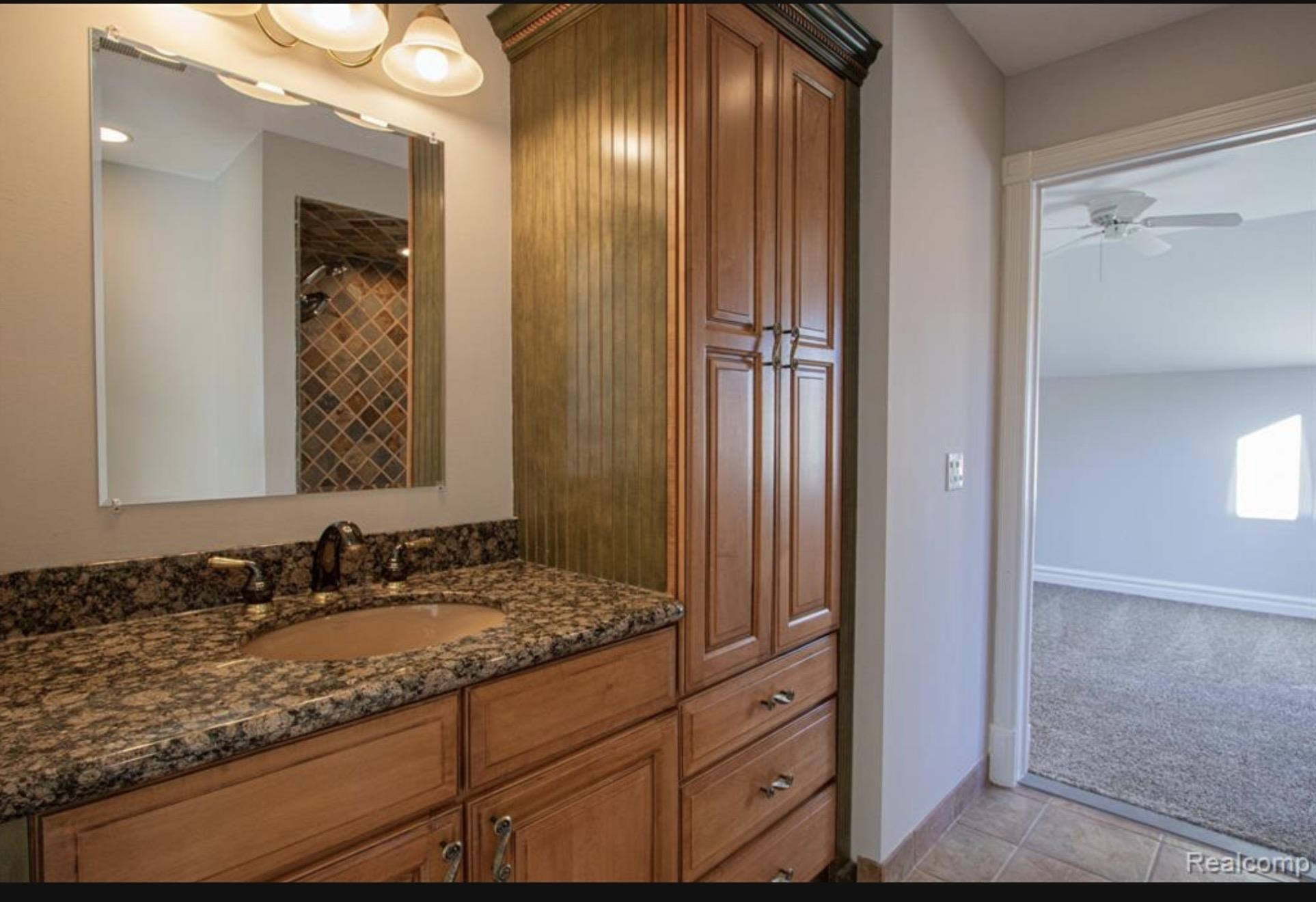49404 Compass Point Drive, MI 48047 — Photo 34