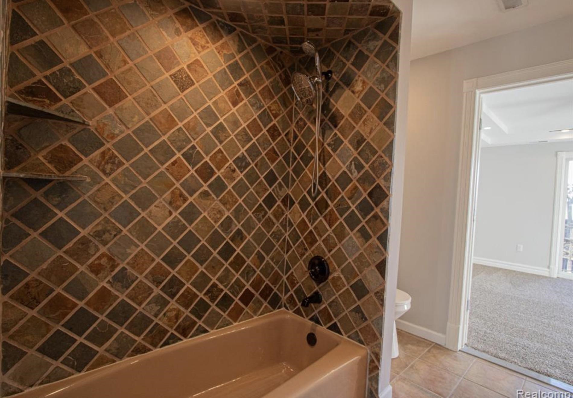 49404 Compass Point Drive, MI 48047 — Photo 35