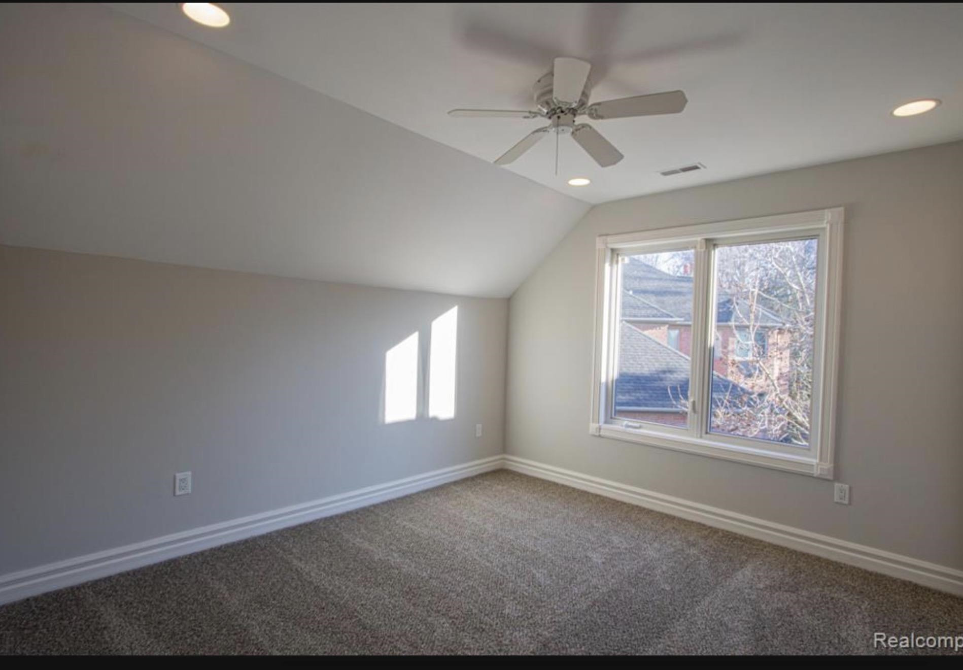 49404 Compass Point Drive, MI 48047 — Photo 37