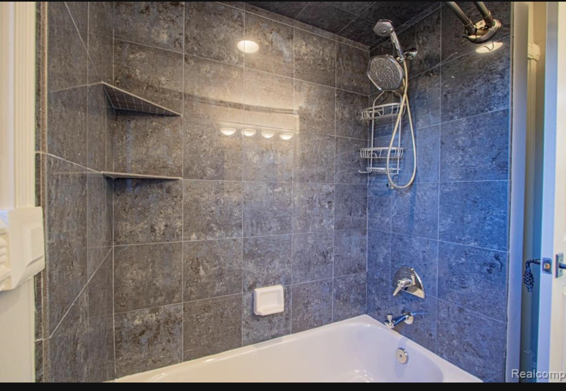 49404 Compass Point Drive, MI 48047 — Photo 54