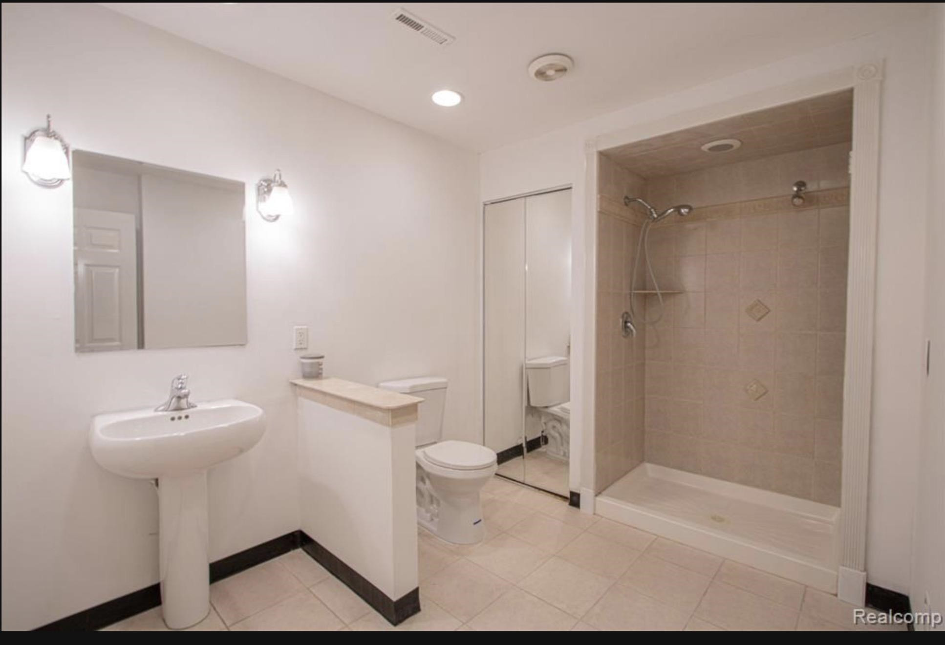 49404 Compass Point Drive, MI 48047 — Photo 64