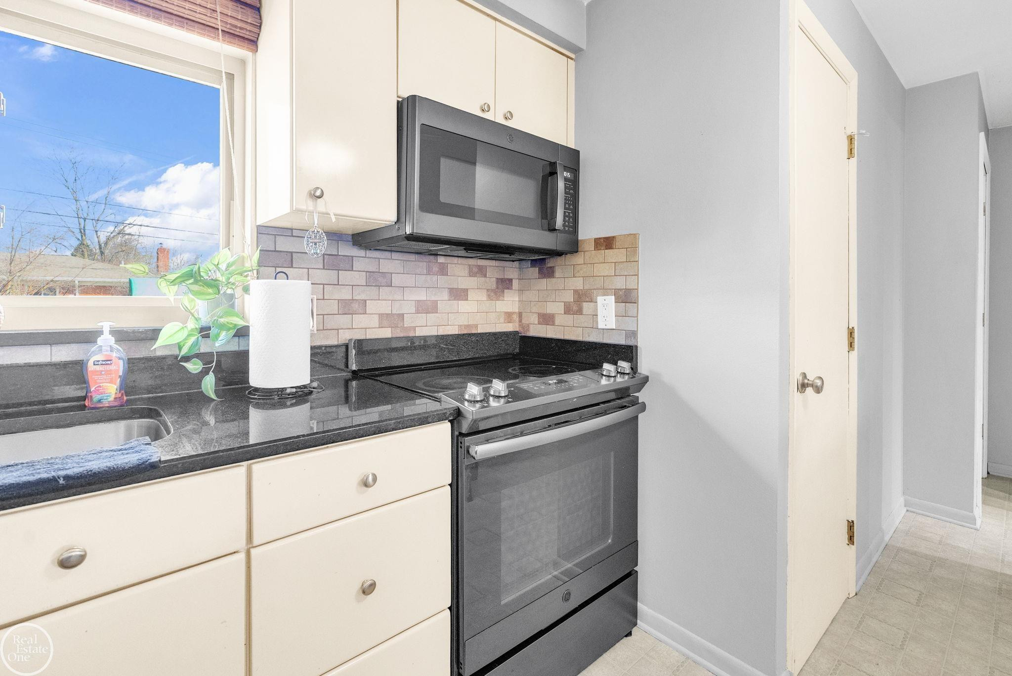 8133 Southfield Drive, Shelby Twp, MI 48316 — Photo 19