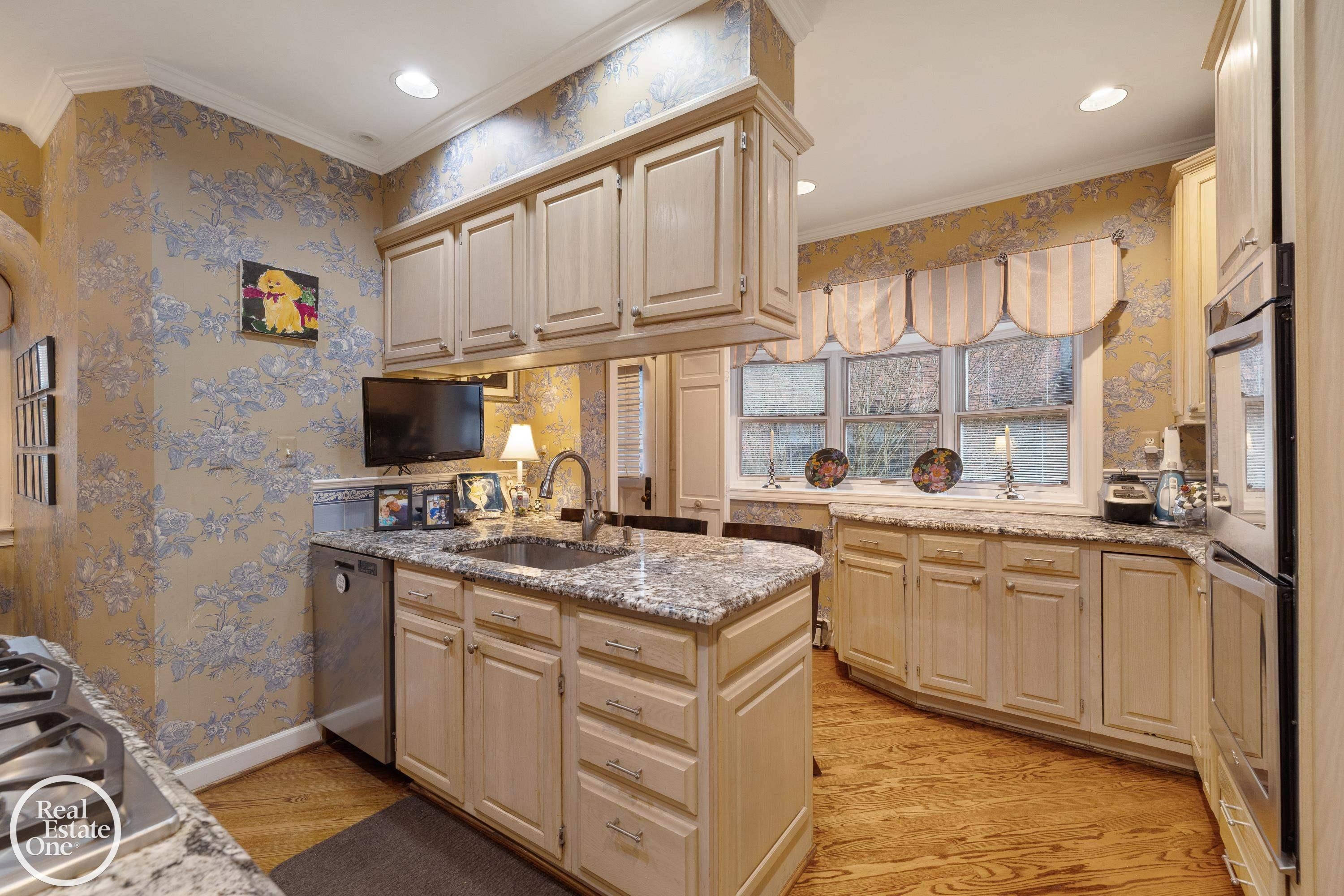 467 University Place, Grosse Pointe, MI 48230 — Photo 25