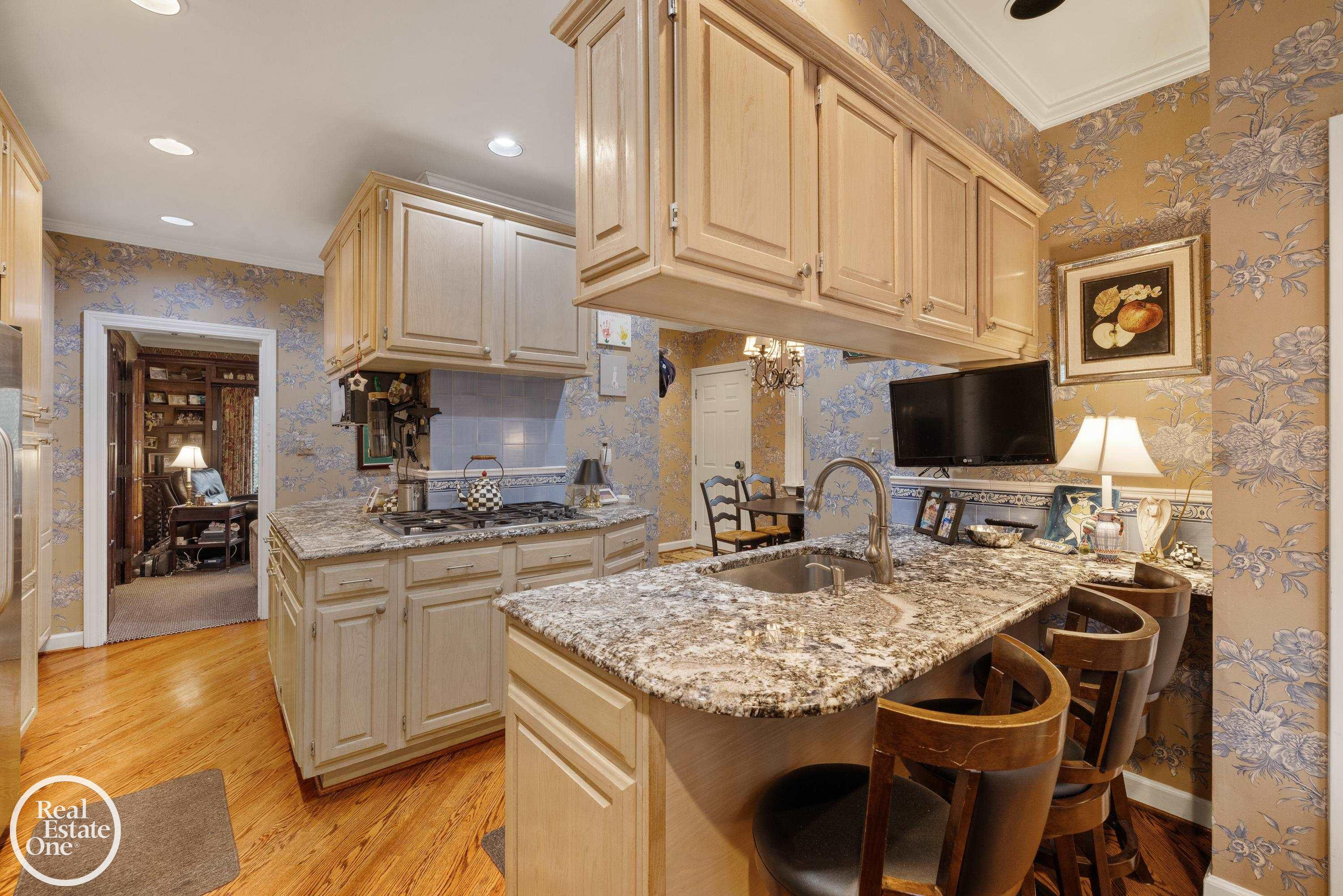 467 University Place, Grosse Pointe, MI 48230 — Photo 27