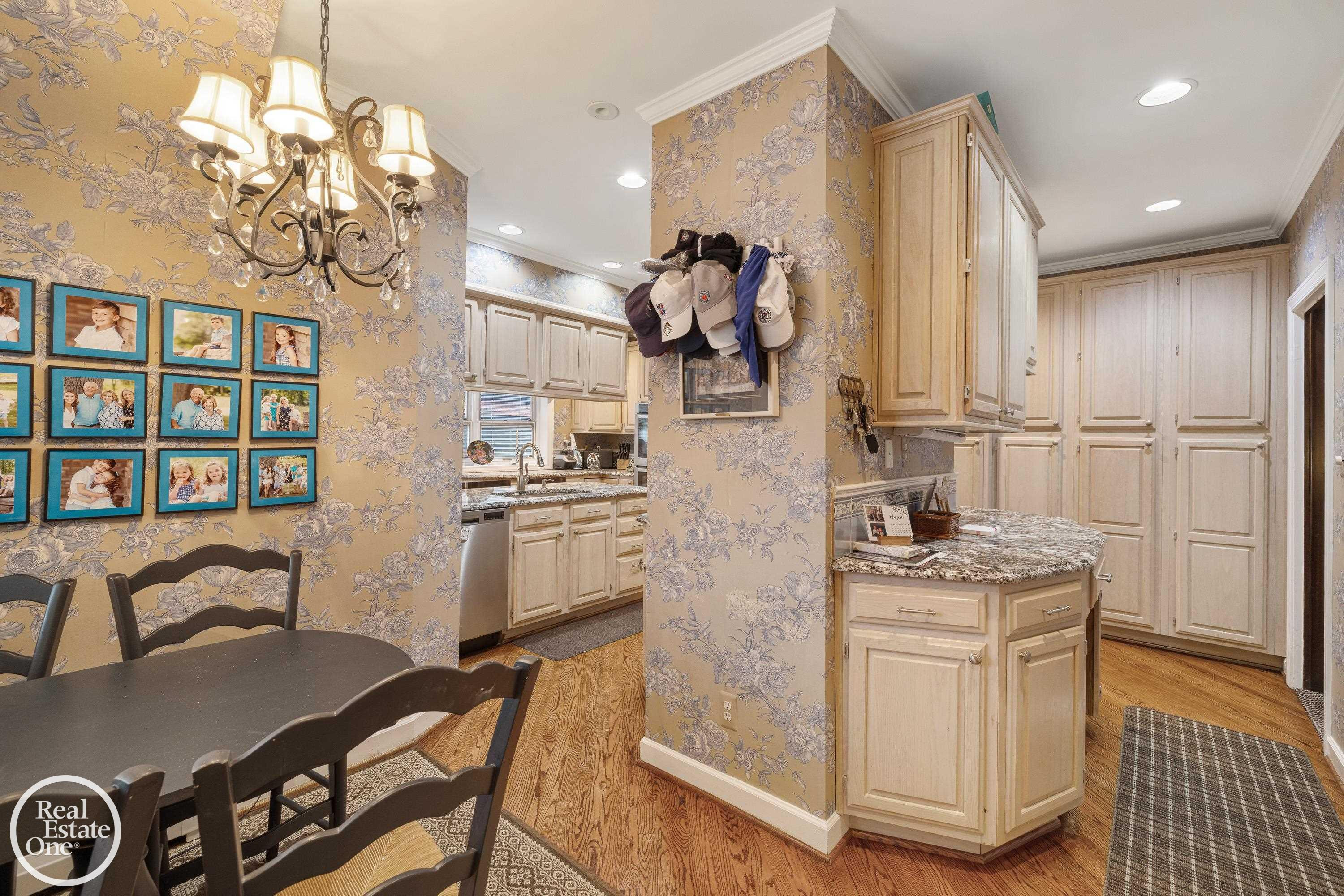 467 University Place, Grosse Pointe, MI 48230 — Photo 32