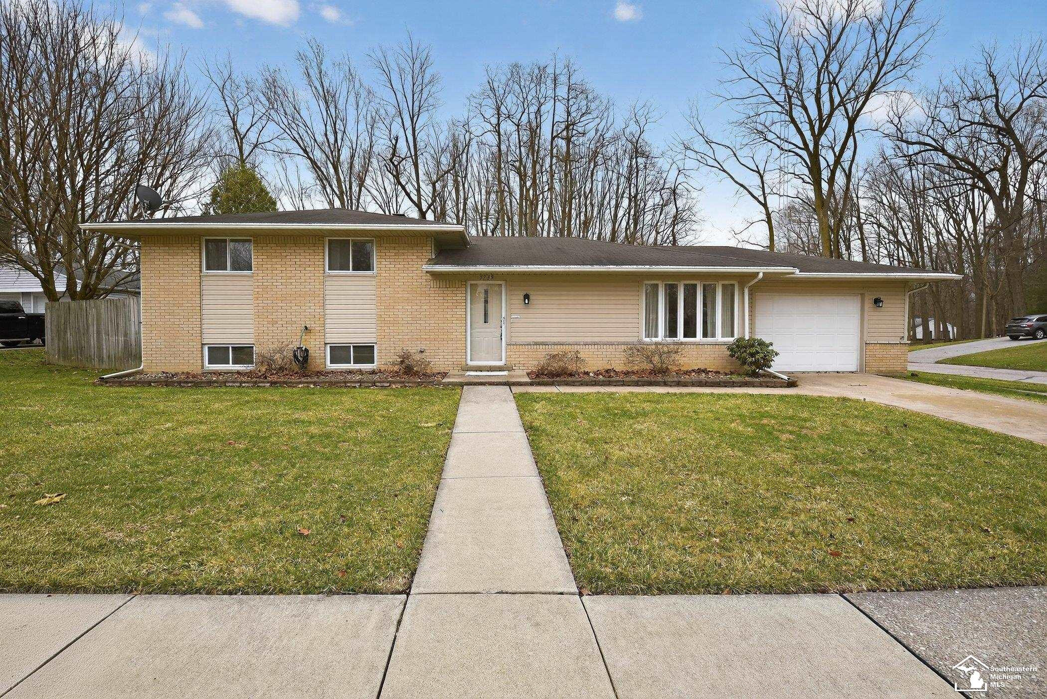 3739 Ridgedale Lane, Lambertville, MI 48144 — front exterior