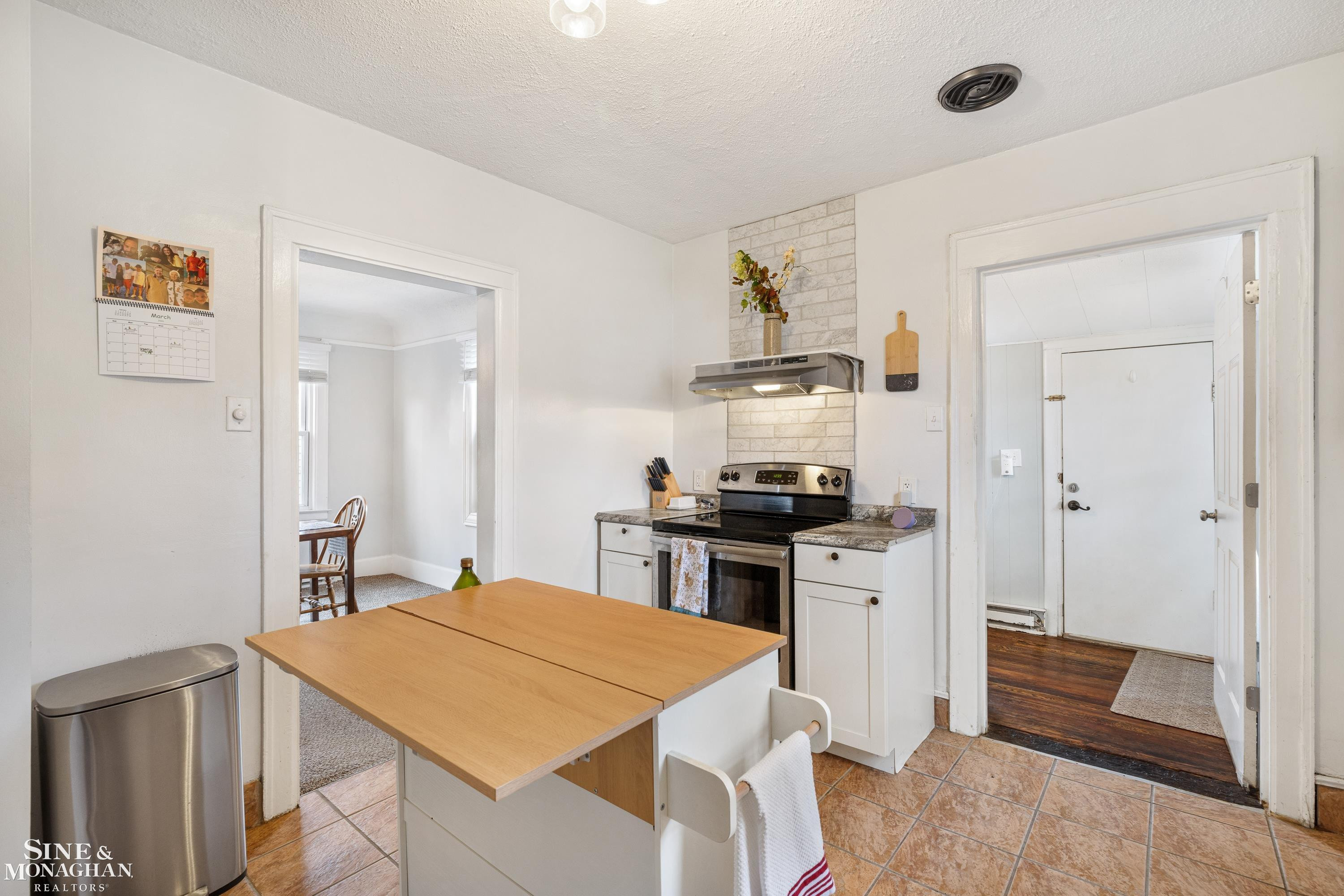 21910 Elizabeth Street, Saint Clair Shores, MI 48080 — Photo 13