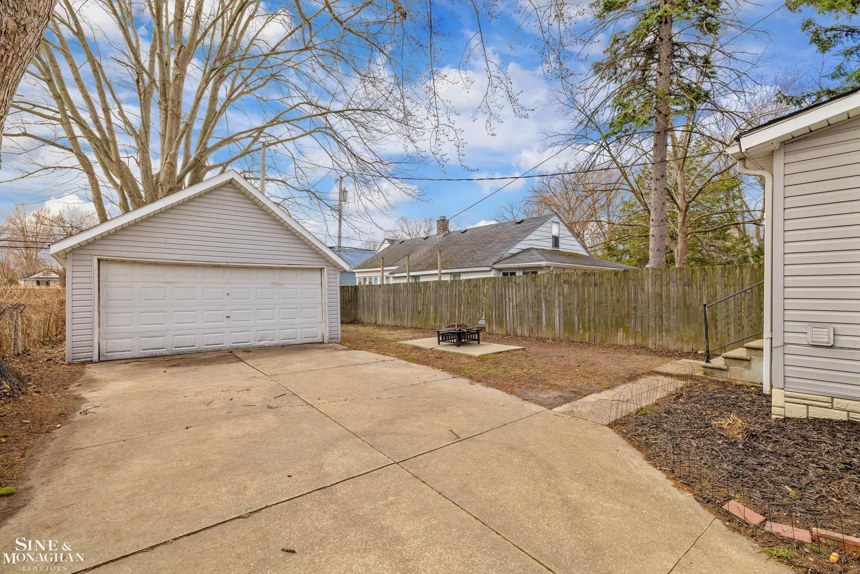 21910 Elizabeth Street, Saint Clair Shores, MI 48080 — Photo 22