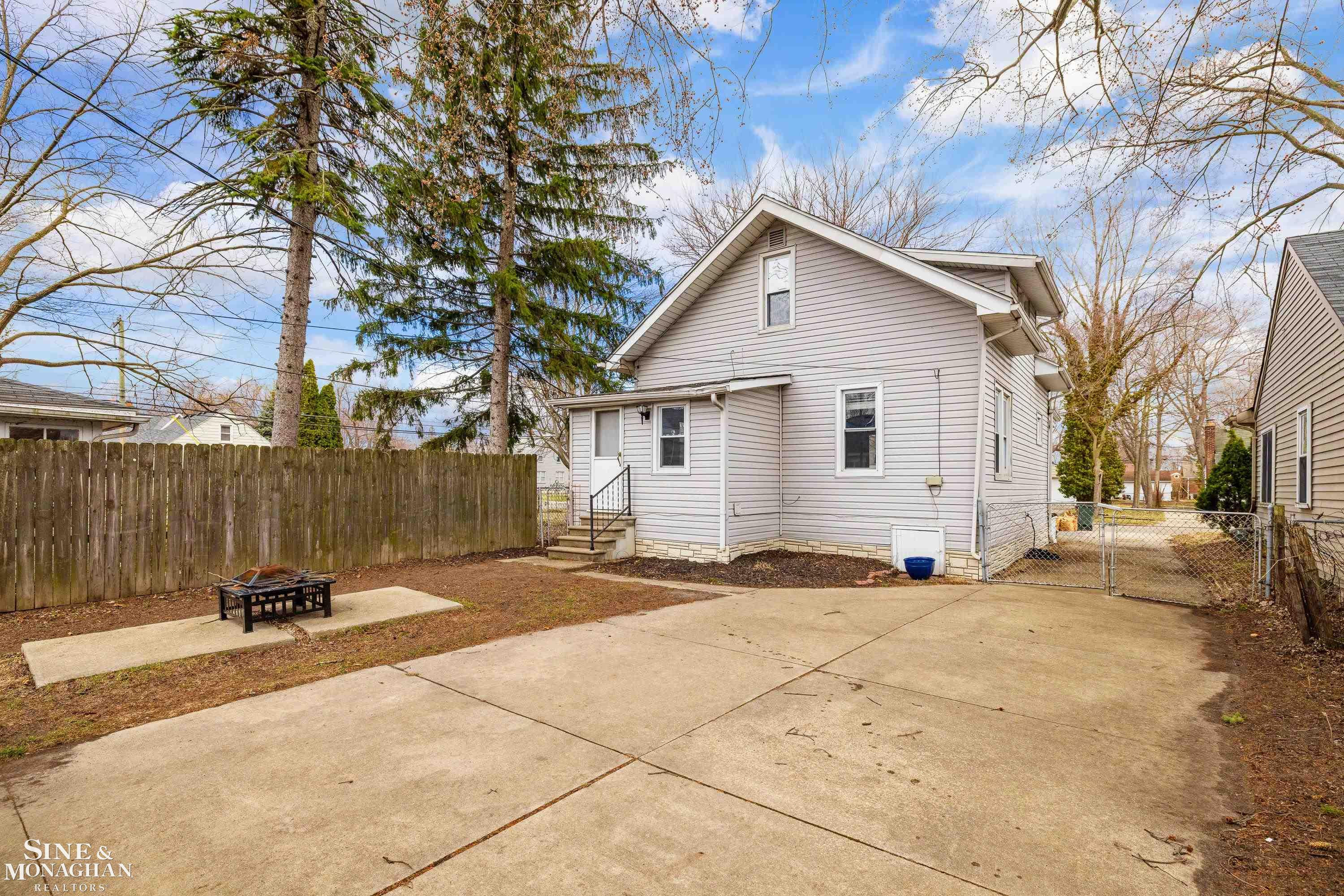 21910 Elizabeth Street, Saint Clair Shores, MI 48080 — Photo 24