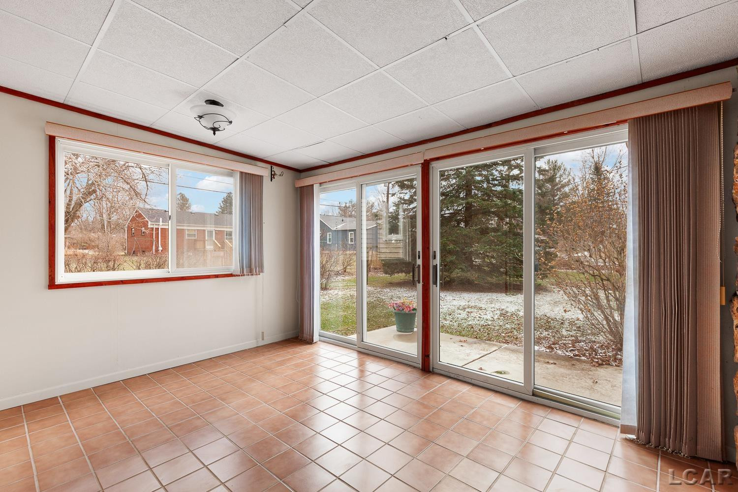 906 Willow Street, Tecumseh, MI 49286 — Photo 11