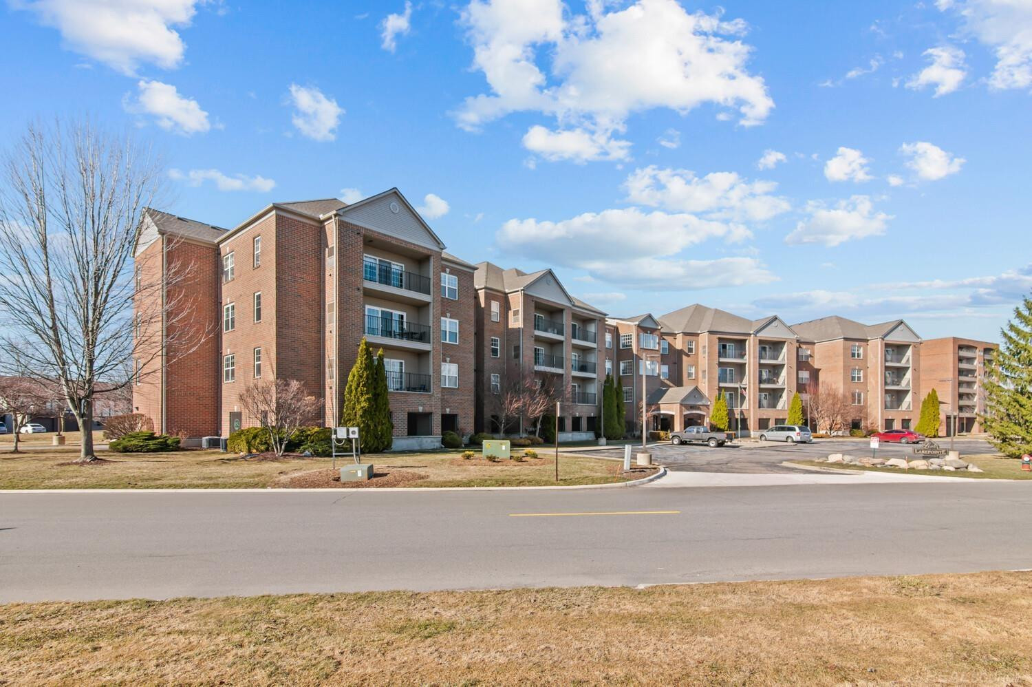 2116 Country Club Drive, Unit 9, Saint Clair Shores, MI 48082