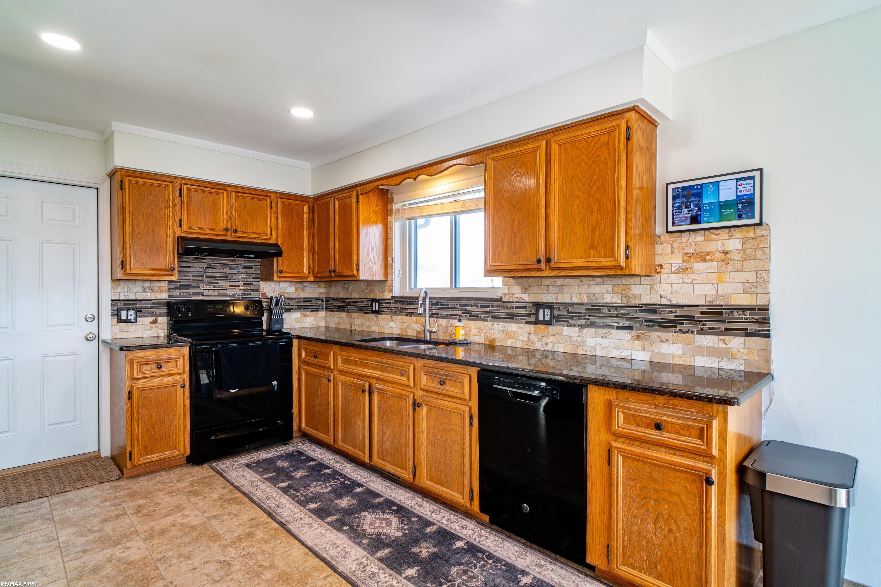 46788 Peach Grove Avenue, Macomb, MI 48044 — Photo 16