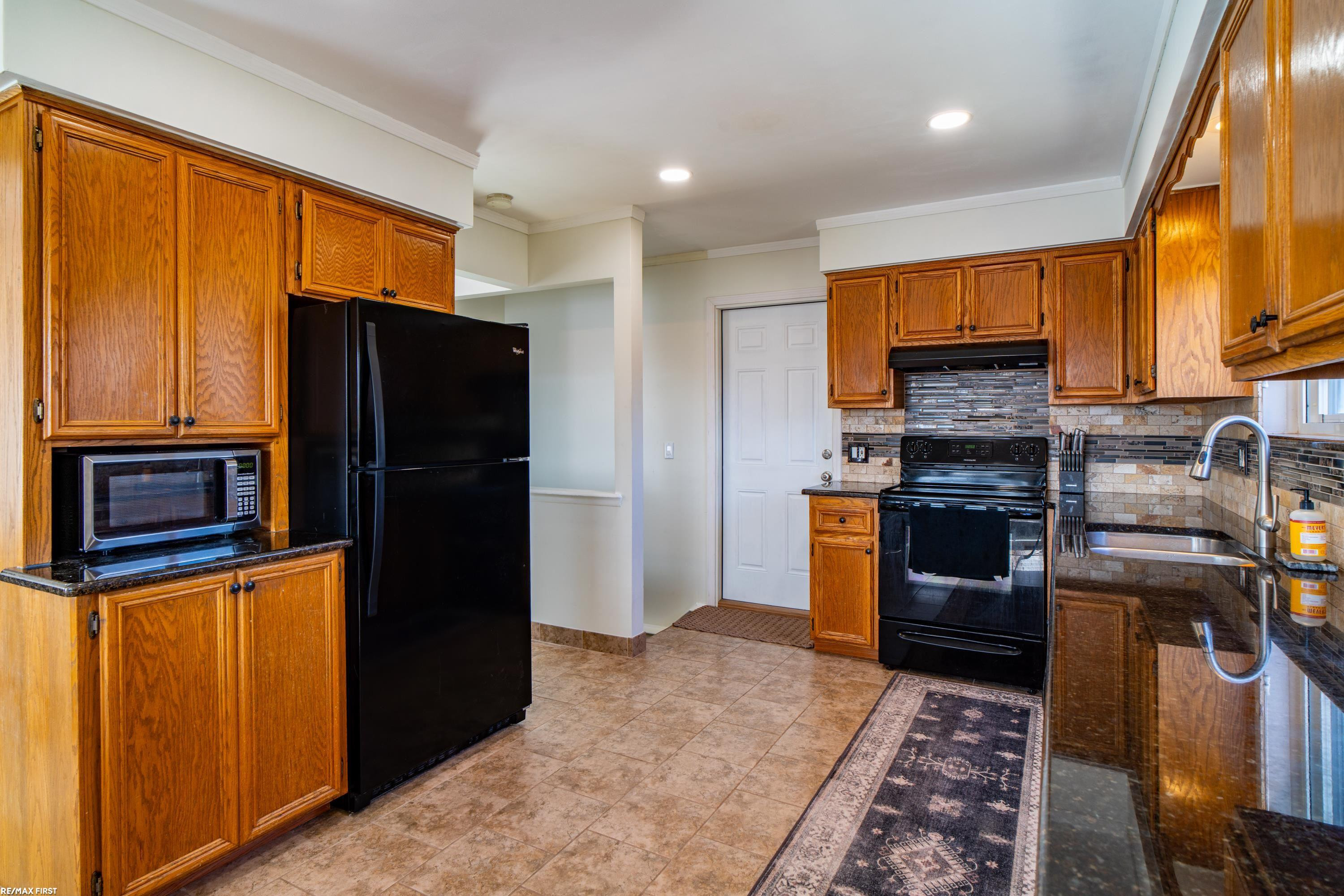 46788 Peach Grove Avenue, Macomb, MI 48044 — Photo 17