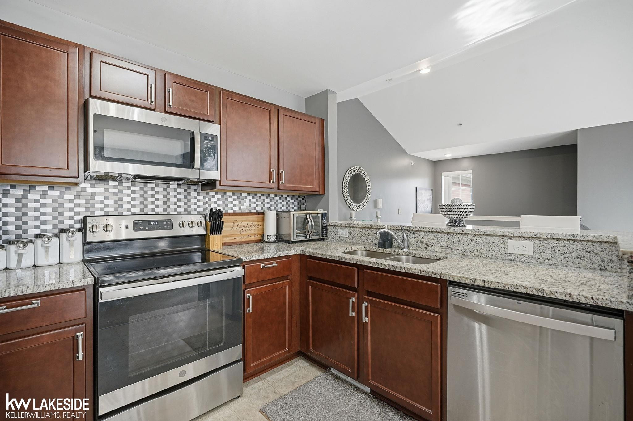 21972 Aberdeen Drive, Macomb, MI 48042 — Photo 12