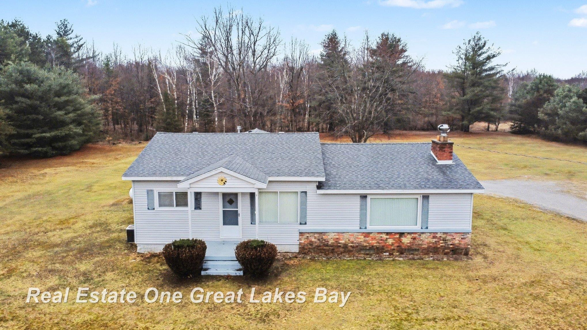 2750 E Deckerville Road, Caro, MI 48723 — front exterior