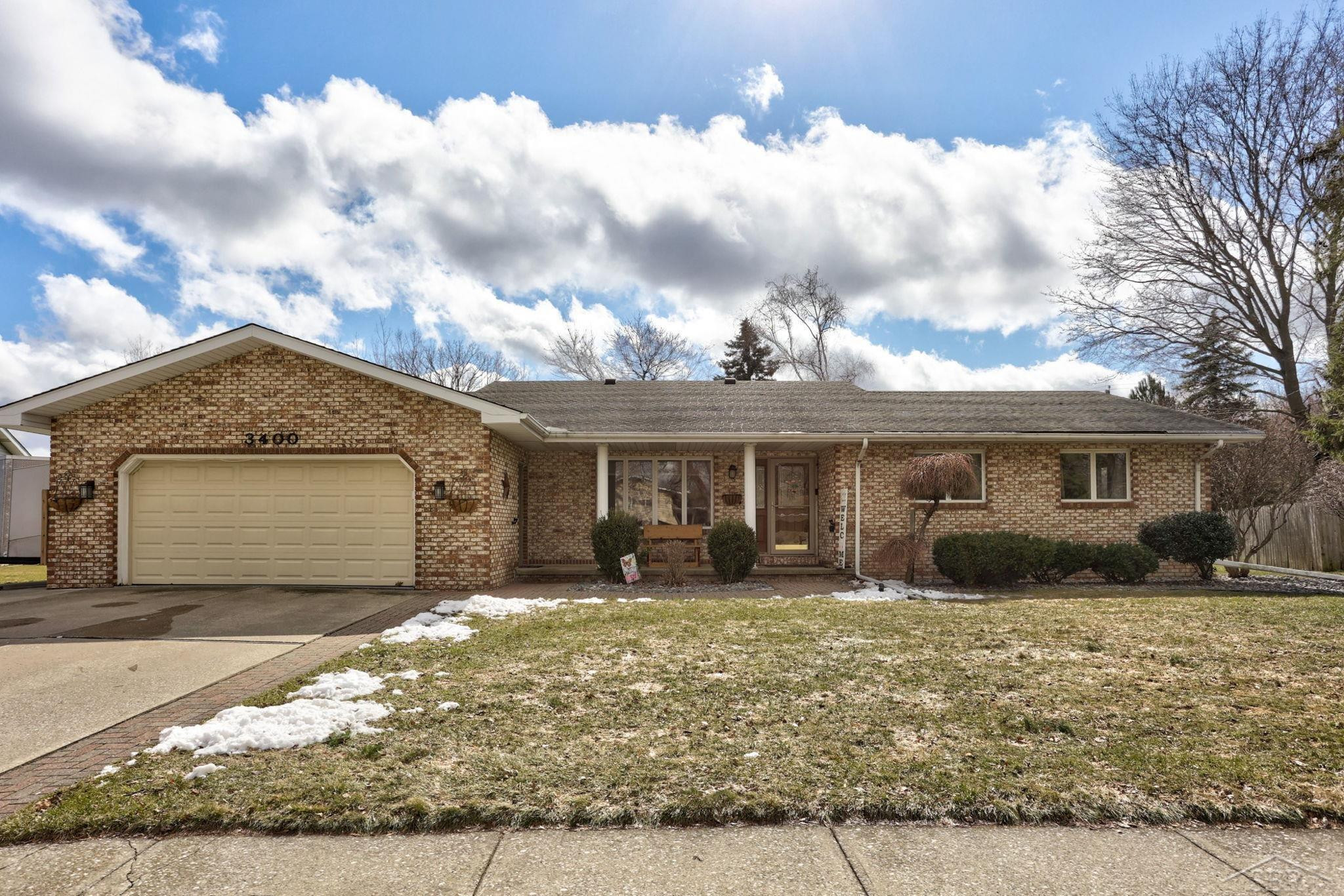 3400 Fairway Drive, Bay City, MI 48706 — front exterior