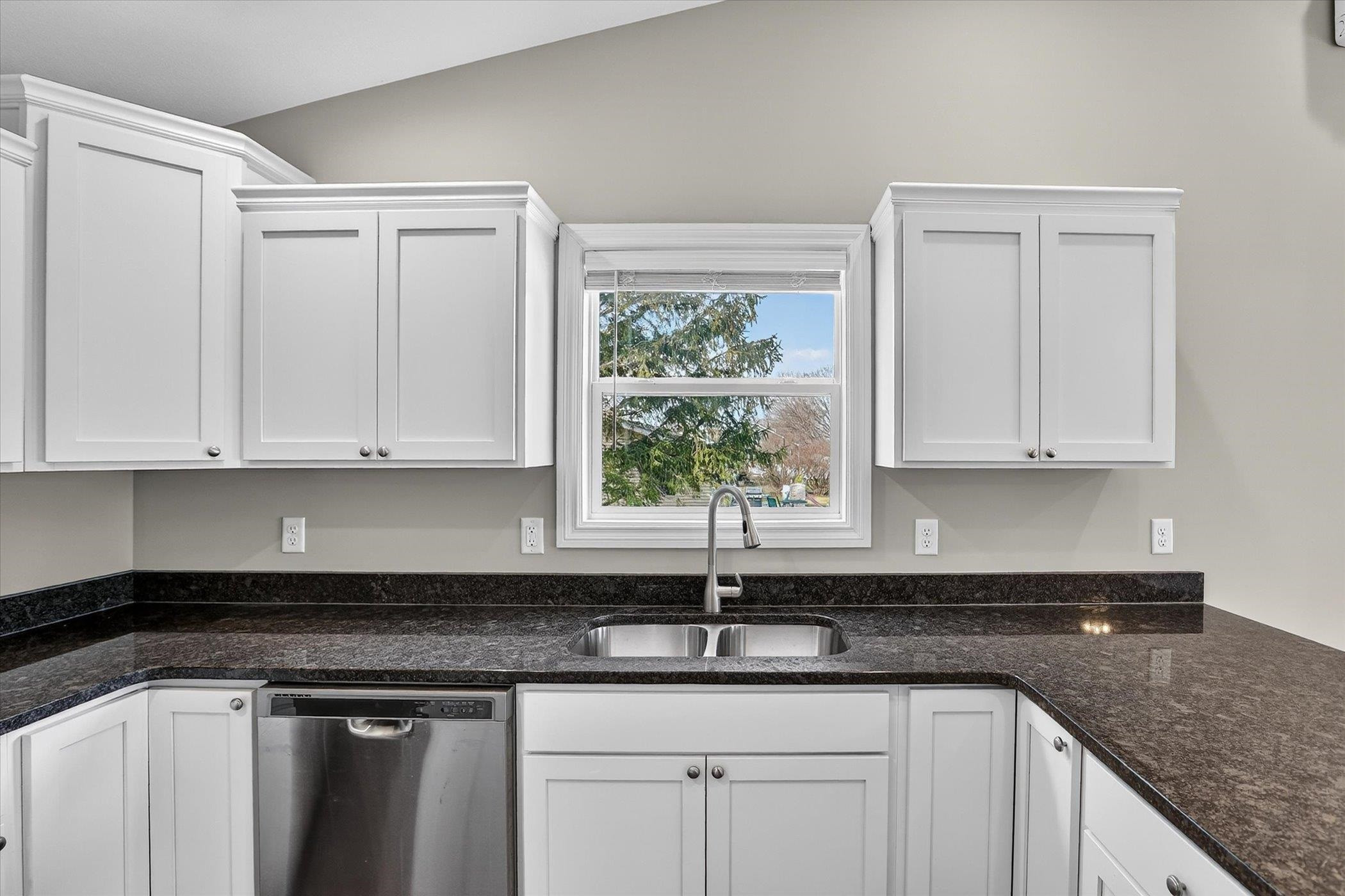 8550 Gilmour Lane, Freeland, MI 48623 — Photo 16