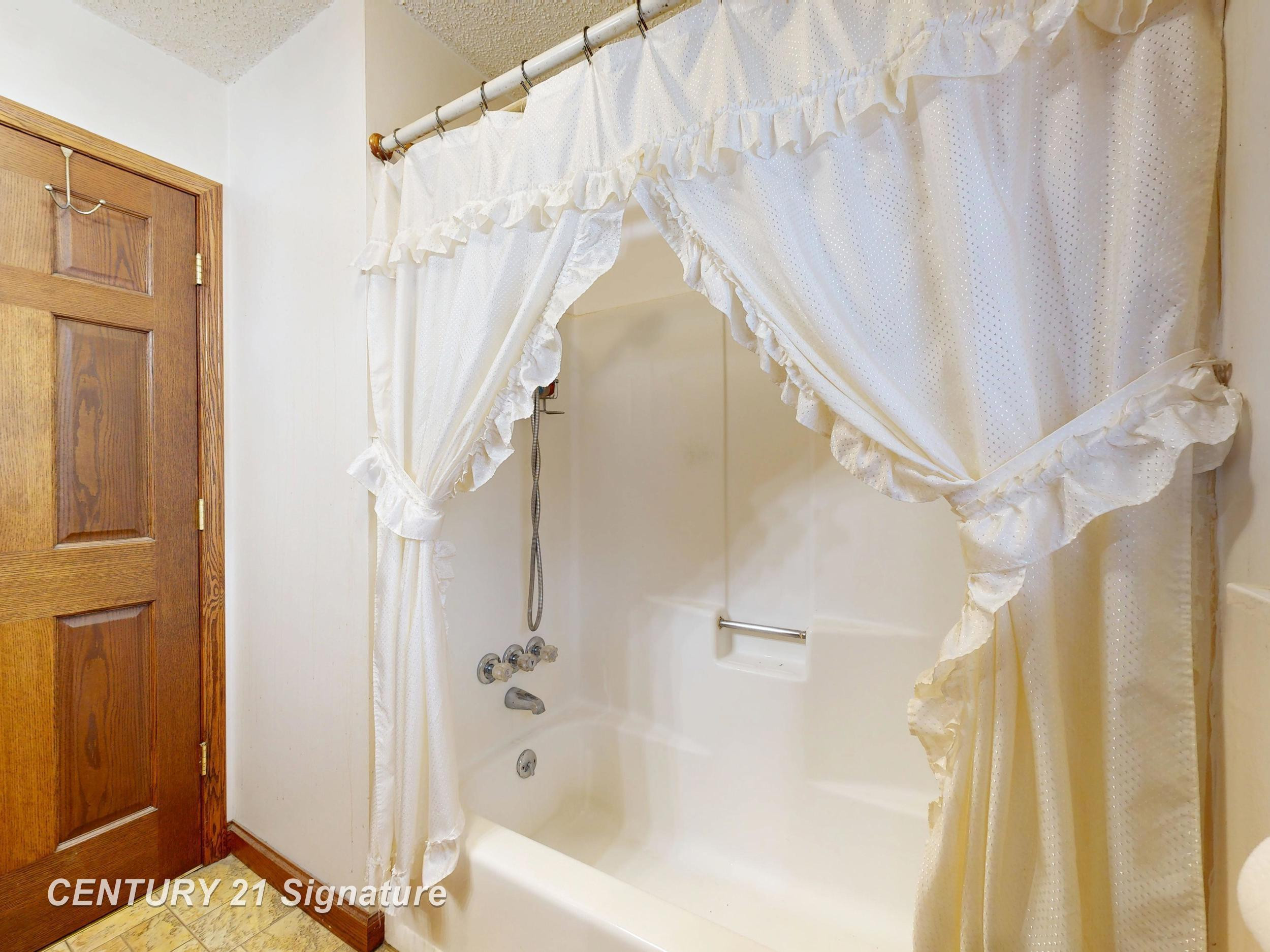 2864 Briarwood Drive, Saginaw, MI 48601 — Photo 21