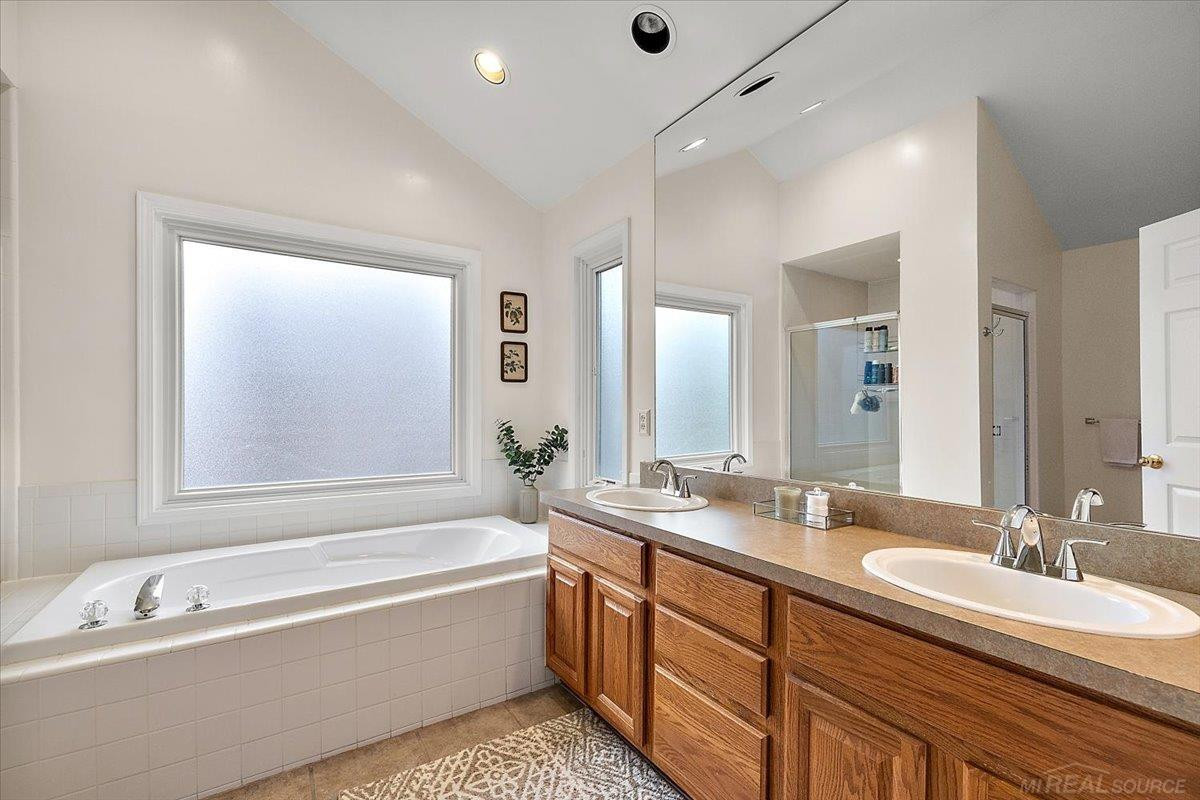 2757 W Bloomfield Oaks Drive, West Bloomfield, MI 48324 — Photo 46
