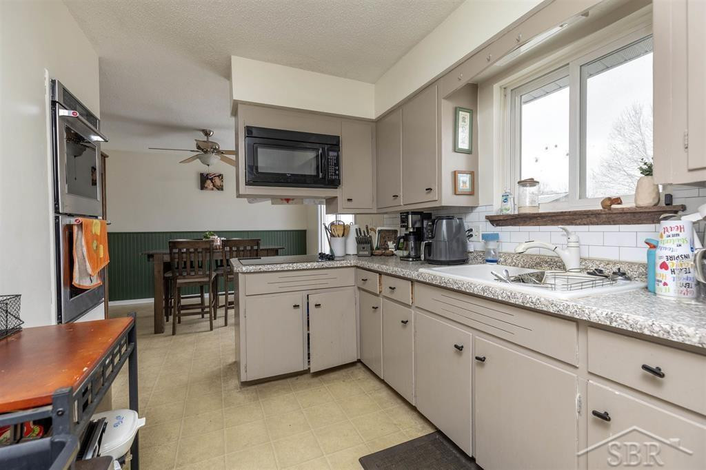 1841 Van Wagoner Drive, Saginaw, MI 48638 — Photo 8