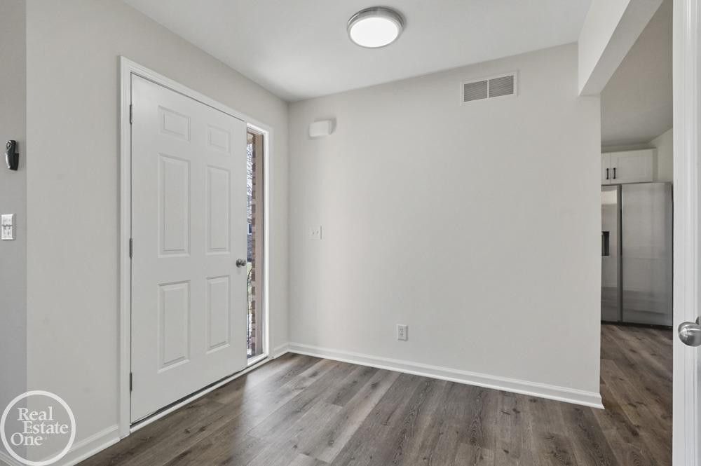 30601 Victoria Court, Chesterfield, MI — Photo 3