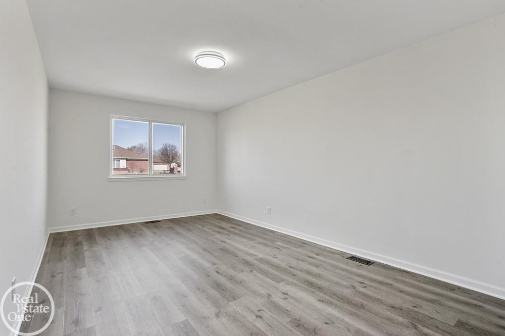 30601 Victoria Court, Chesterfield, MI — Photo 11