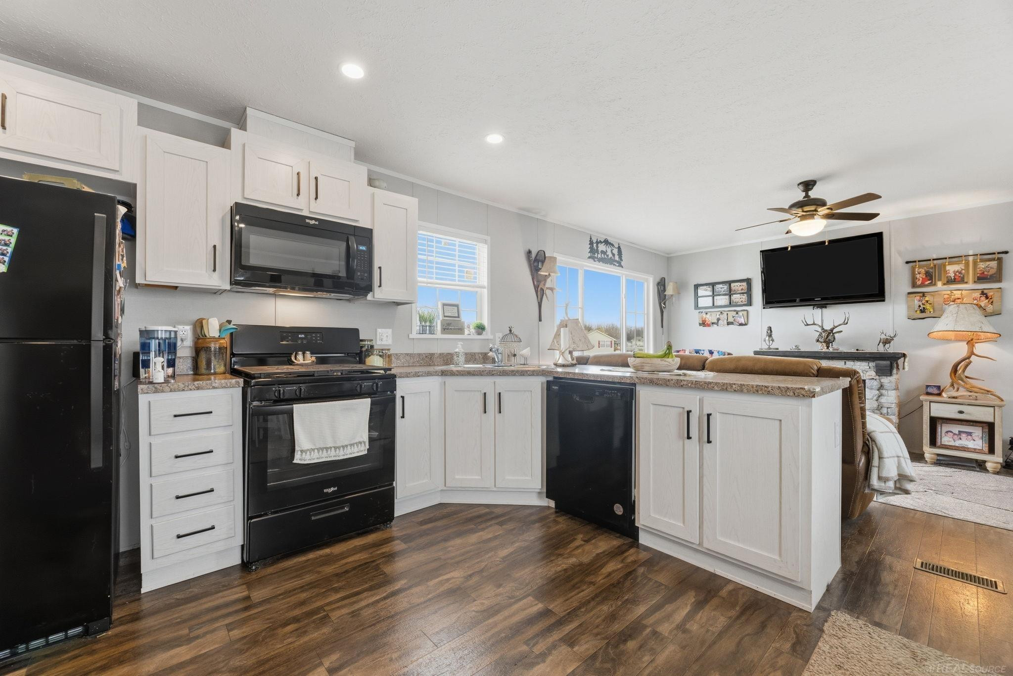 284 Rosebud Court, Port Huron, MI 48060 — Photo 11