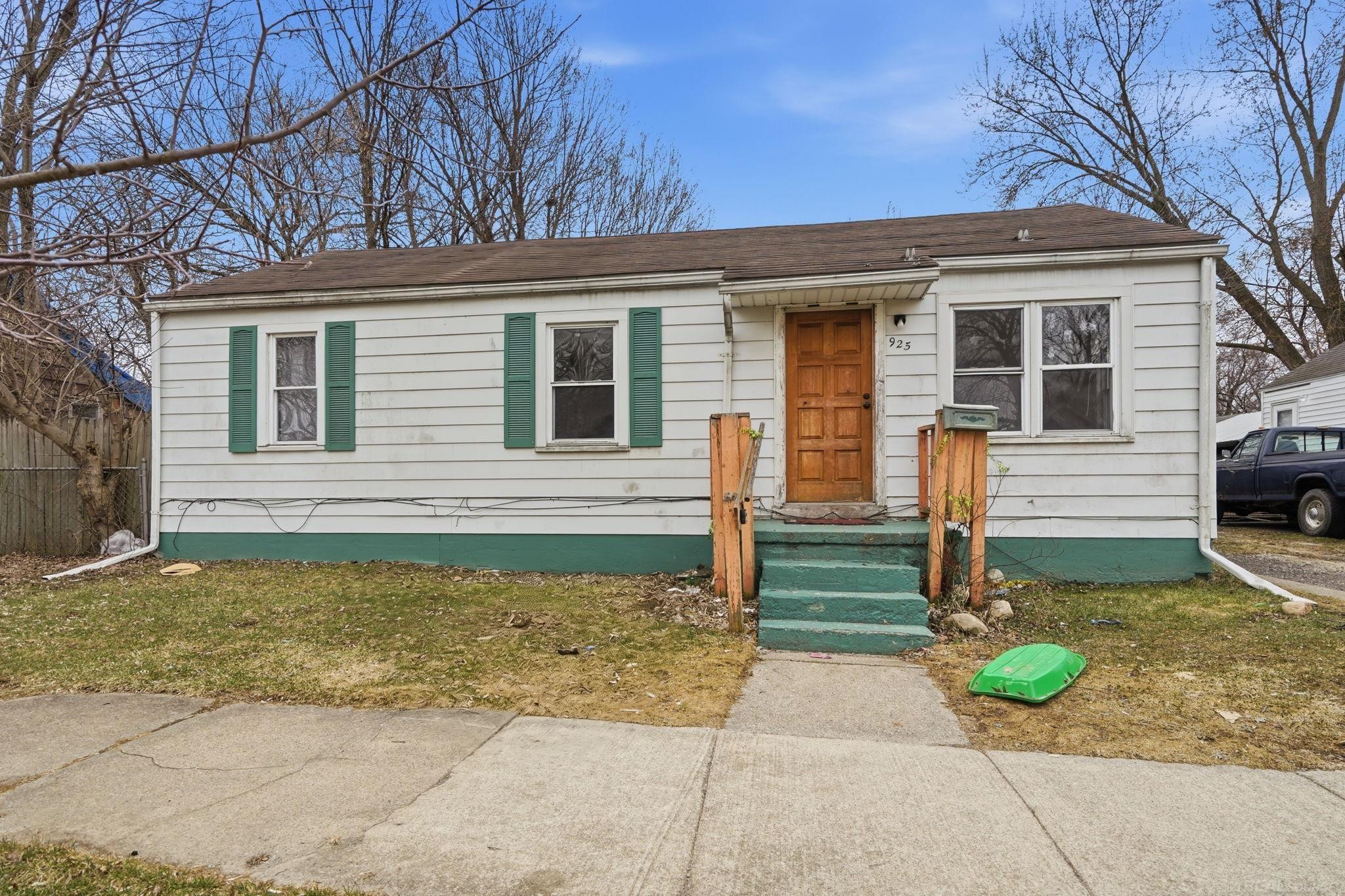925 Leland Street, Flint, MI 48507 — front exterior