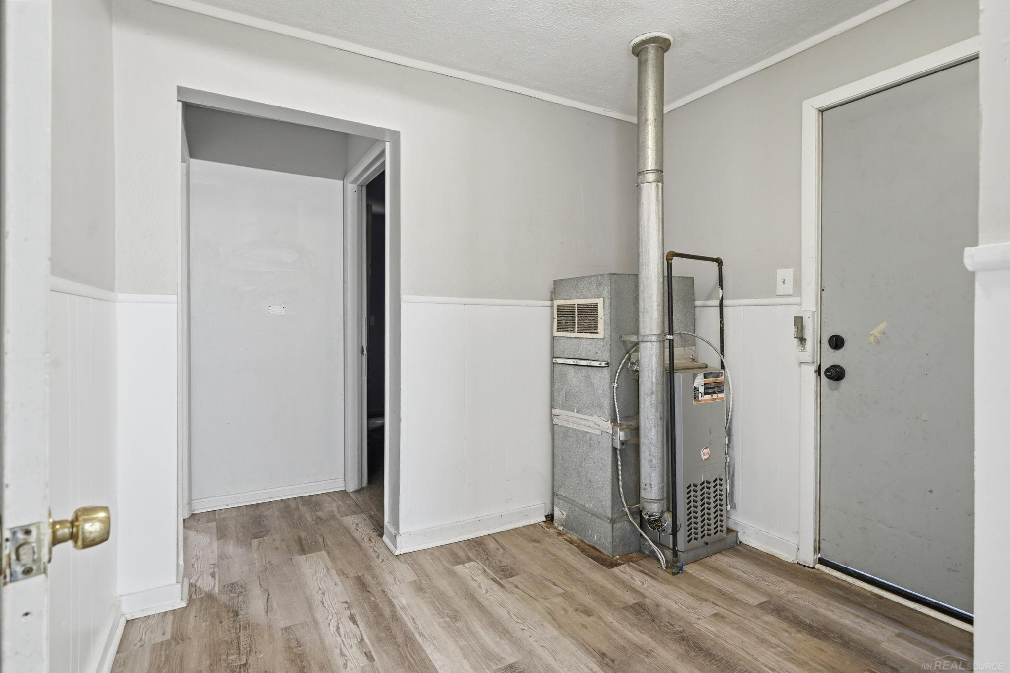 925 Leland Street, Flint, MI 48507 — Photo 2