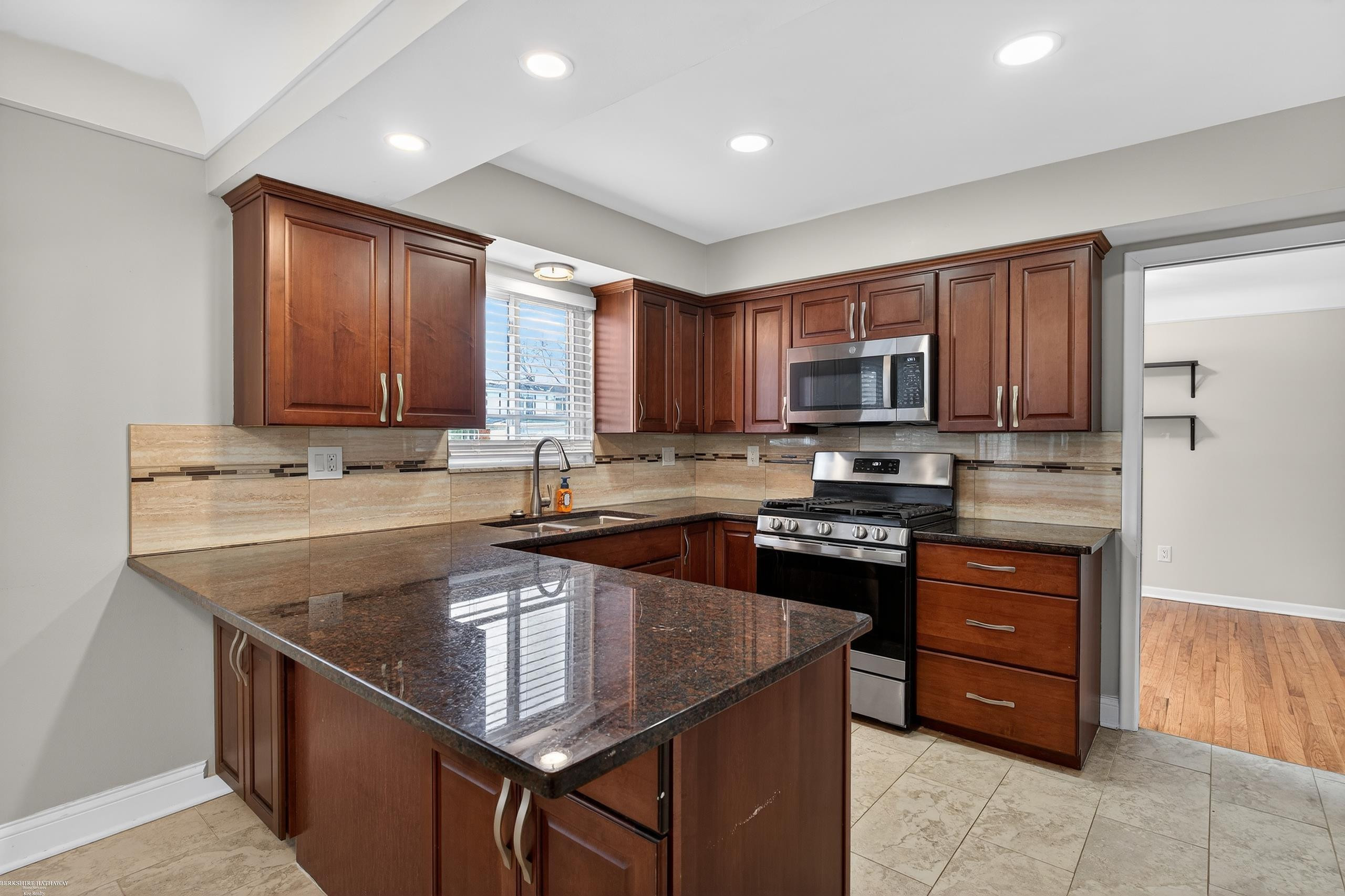 32645 Northampton Drive, Warren, MI 48093 — Photo 11
