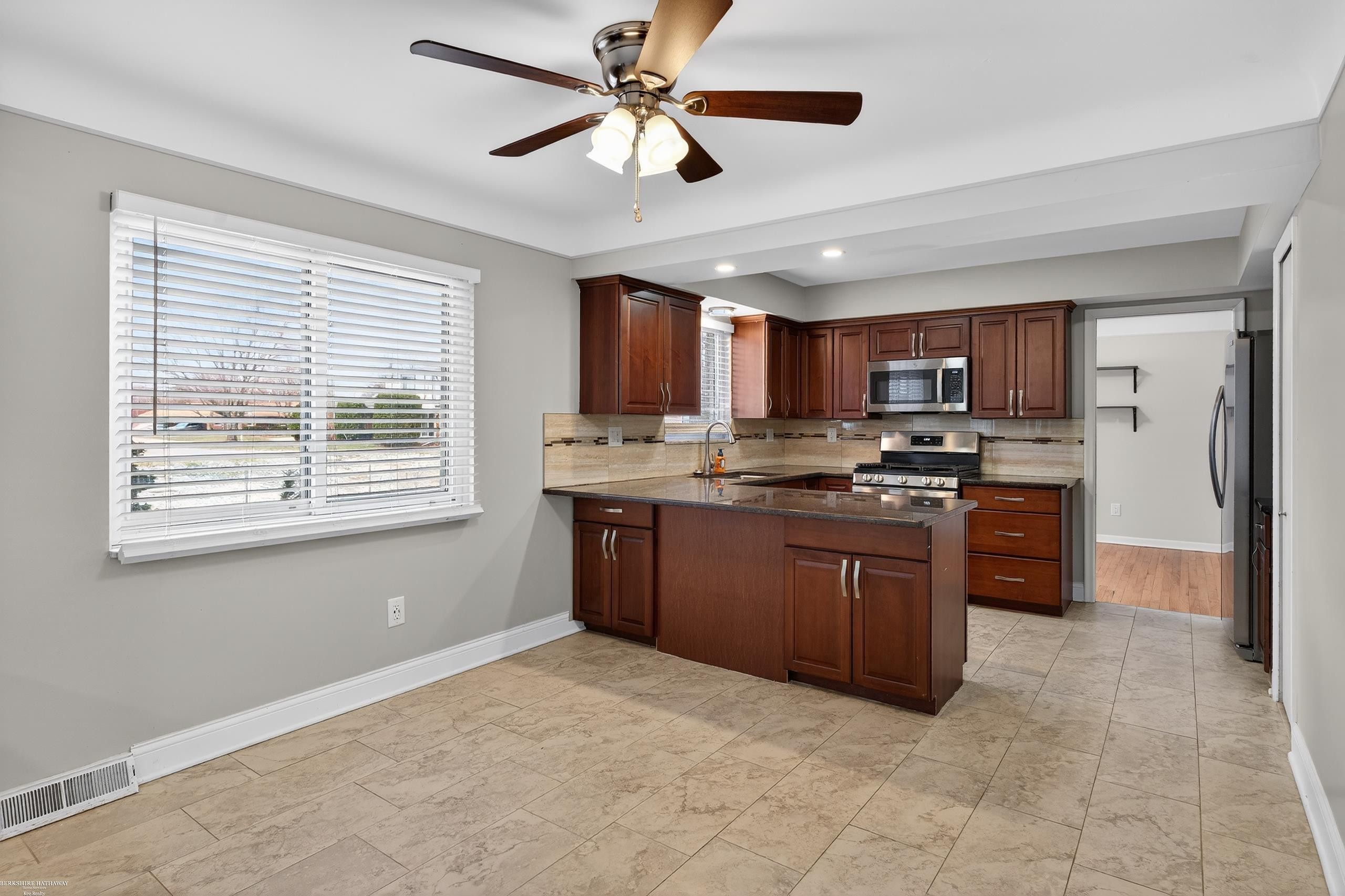 32645 Northampton Drive, Warren, MI 48093 — Photo 14
