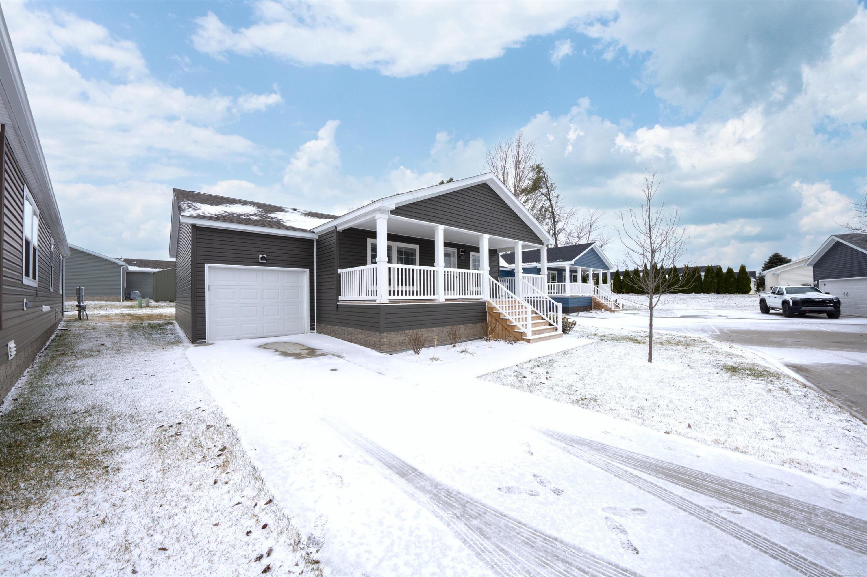 2760 Naples Court, Lapeer, MI 48446 — Photo 3