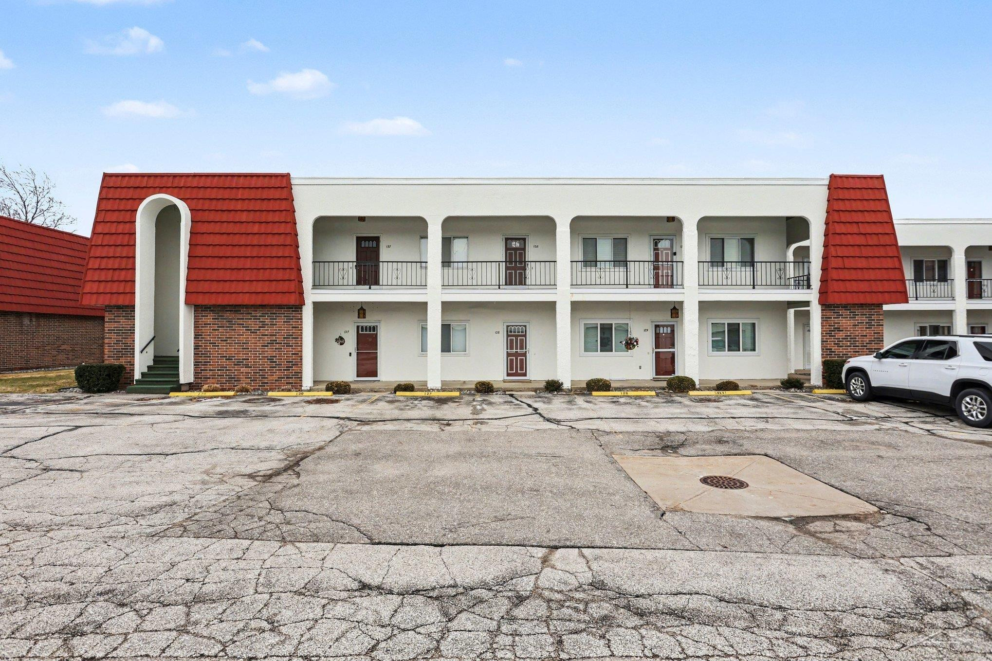 945 Kennely Road, I-139, Saginaw, MI 48609 — front exterior