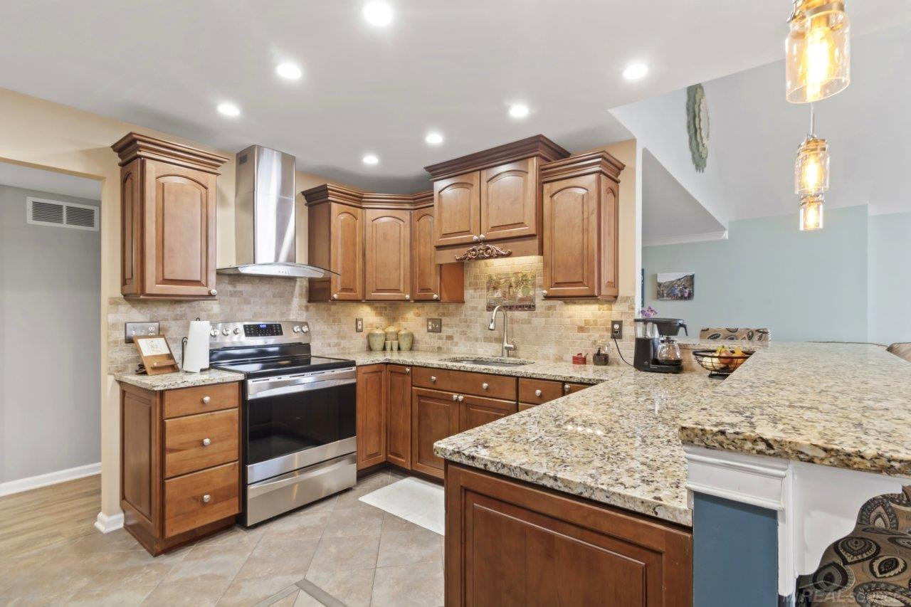 3432 Loon Lake Court, Waterford, MI 48329 — Photo 7