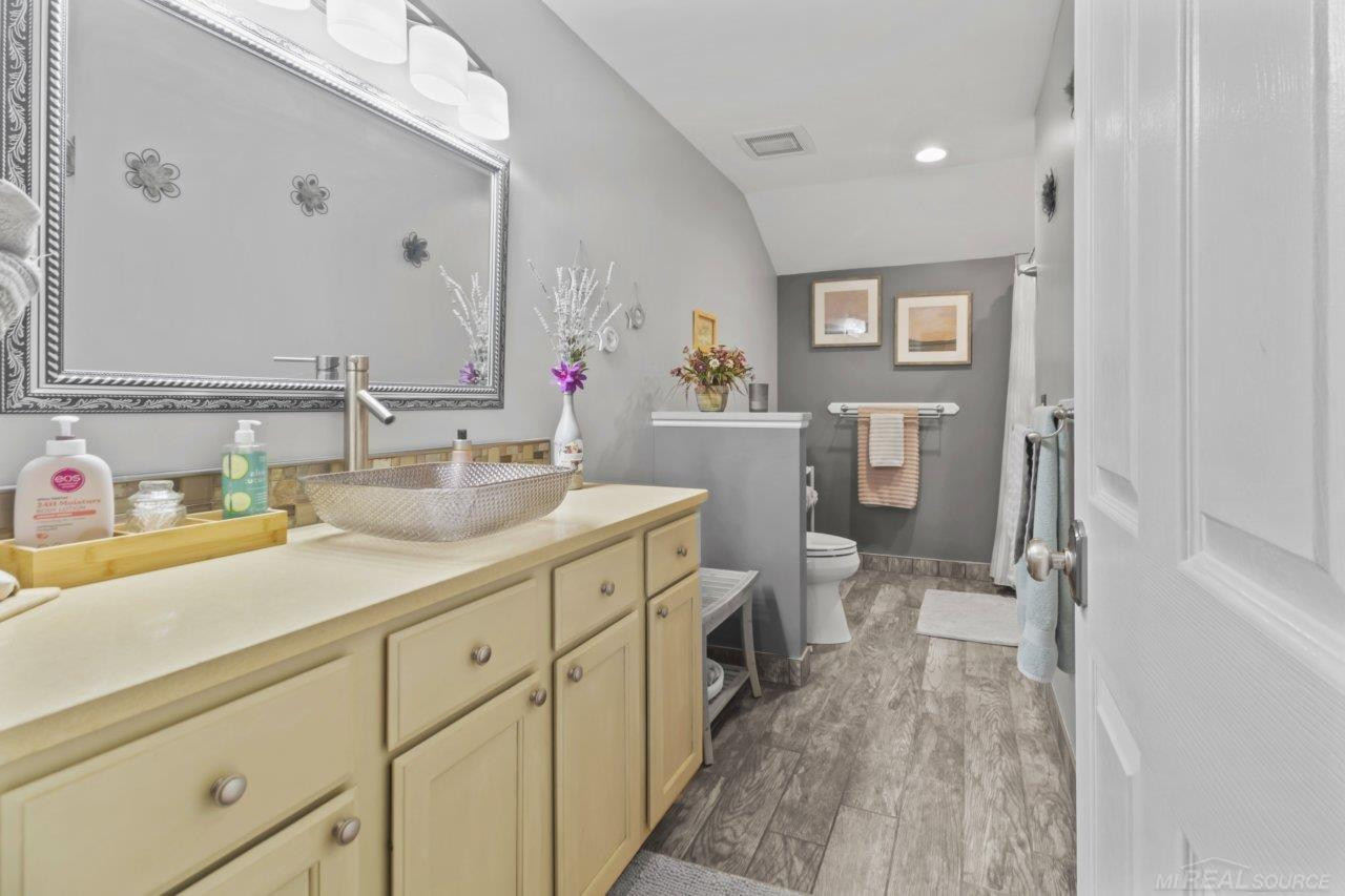 3432 Loon Lake Court, Waterford, MI 48329 — Photo 11