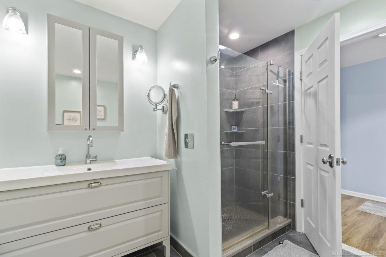 3432 Loon Lake Court, Waterford, MI 48329 — Photo 17