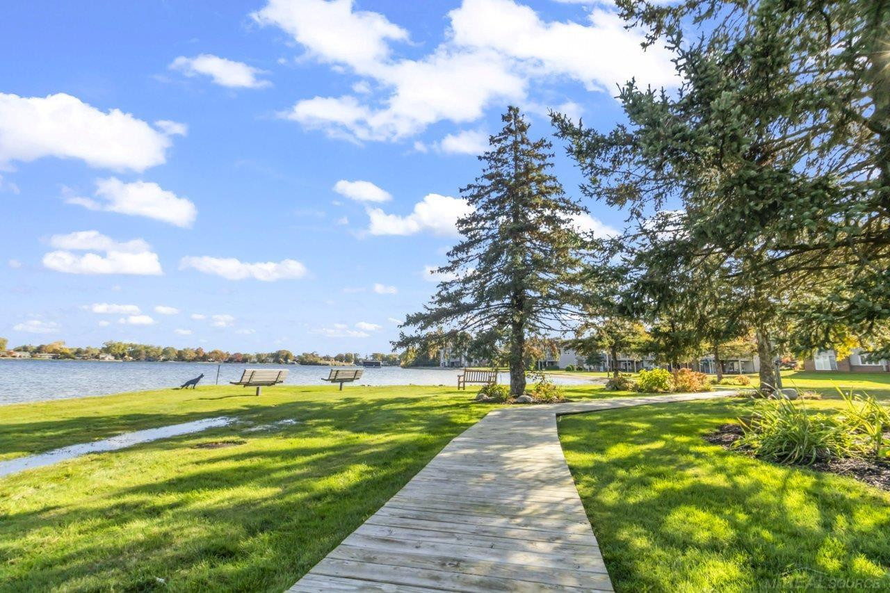 3432 Loon Lake Court, Waterford, MI 48329 — Photo 22