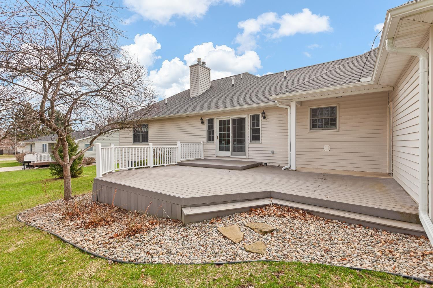 618 NOKOMIS Drive, Tecumseh, MI 49286 — Photo 37