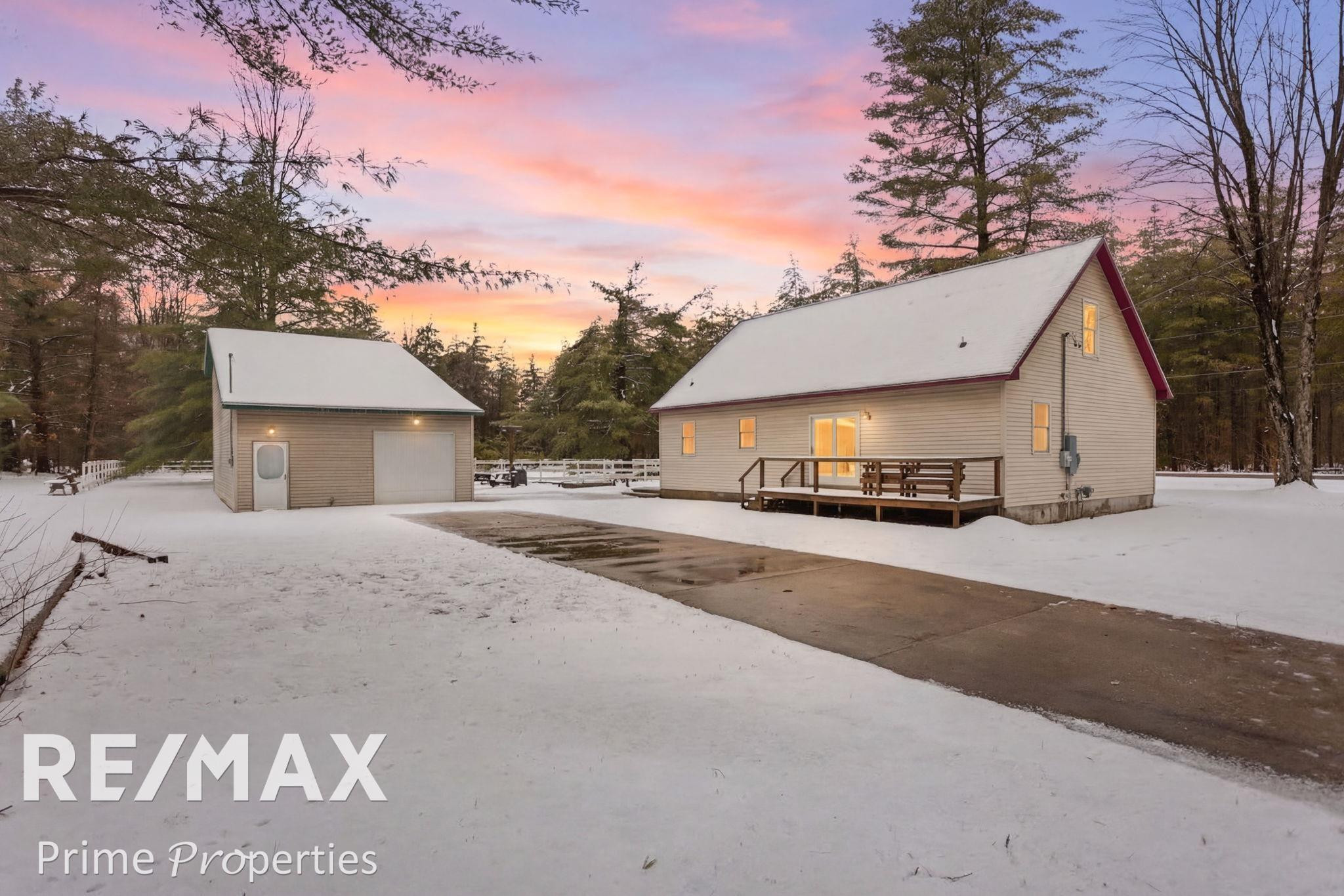 20 W River Drive, Gladwin, MI 48624 — Photo 2