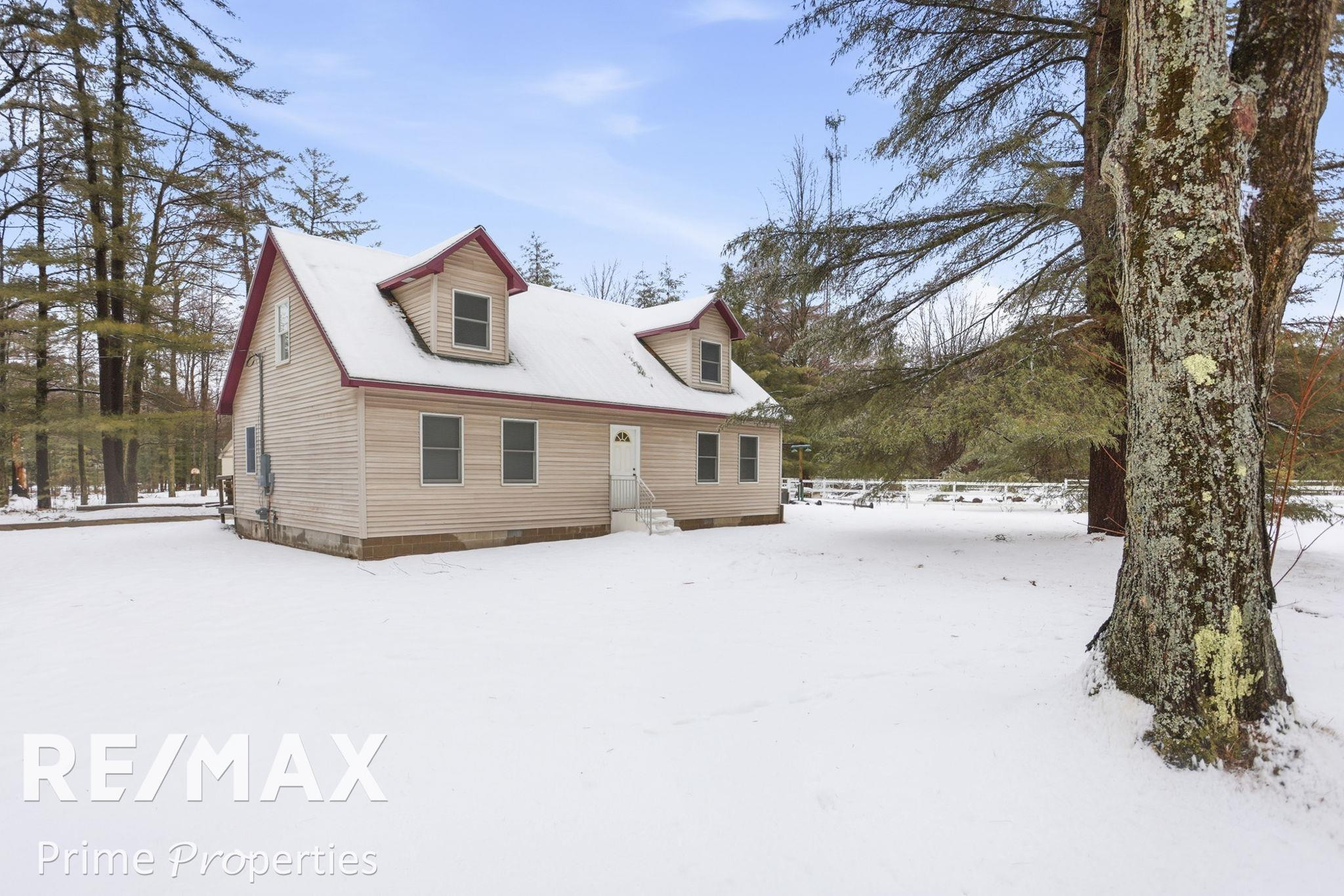 20 W River Drive, Gladwin, MI 48624 — Photo 3