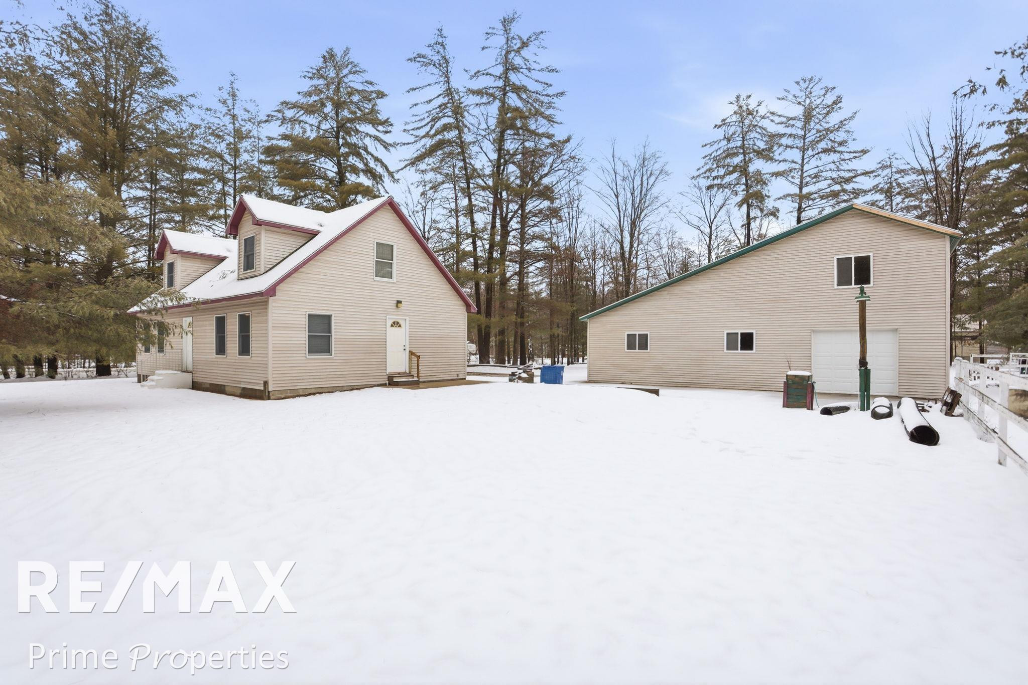 20 W River Drive, Gladwin, MI 48624 — Photo 4