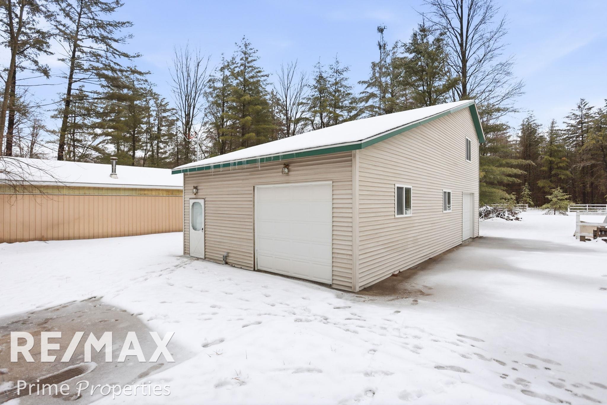 20 W River Drive, Gladwin, MI 48624 — Photo 33