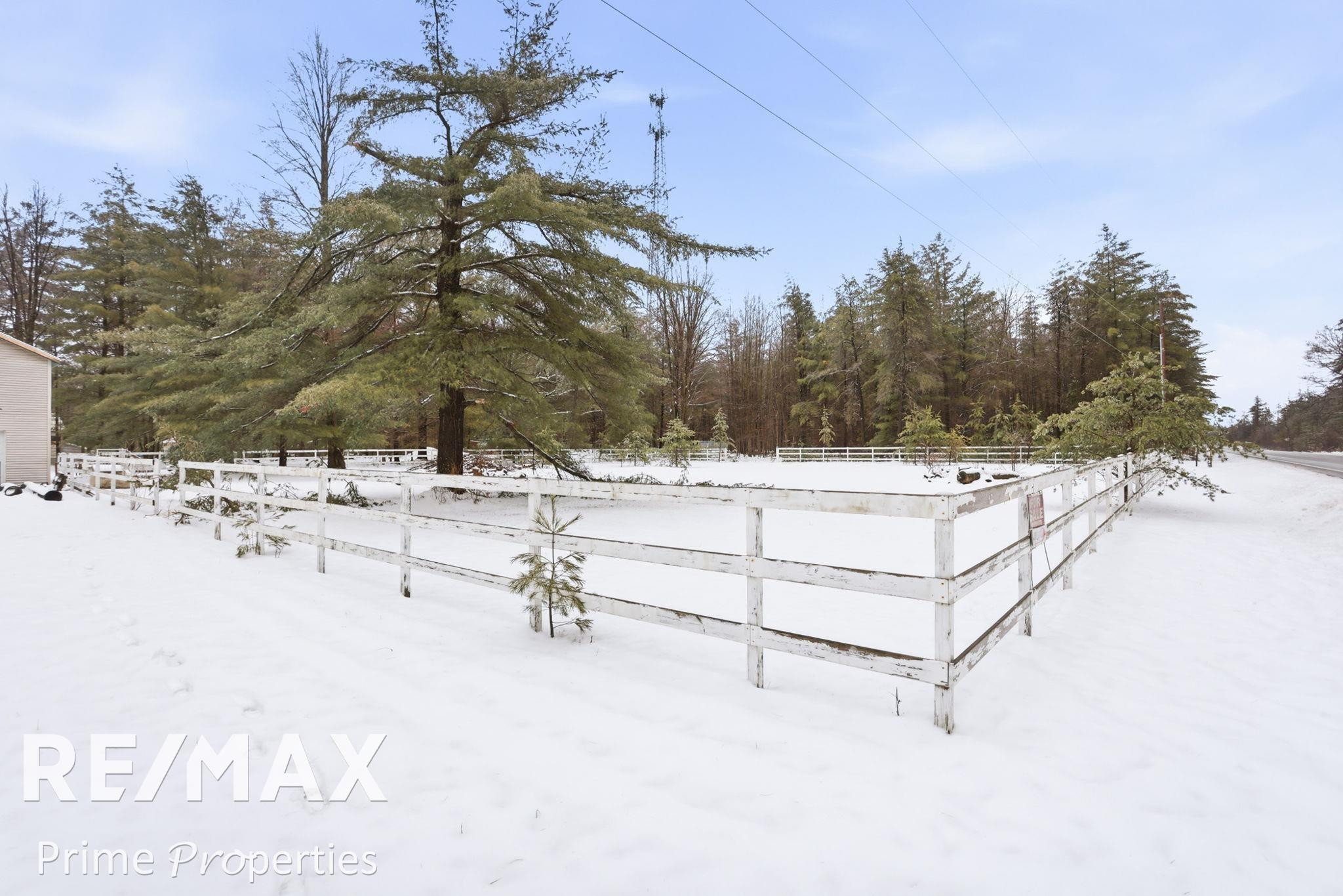 20 W River Drive, Gladwin, MI 48624 — Photo 38