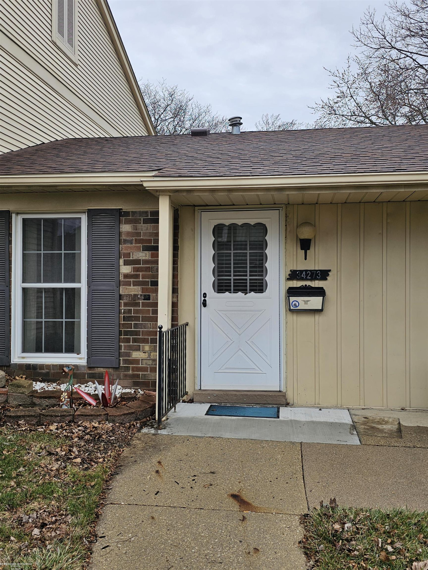 34273 Garfield Circle, 5, Fraser, MI 48026 — front exterior