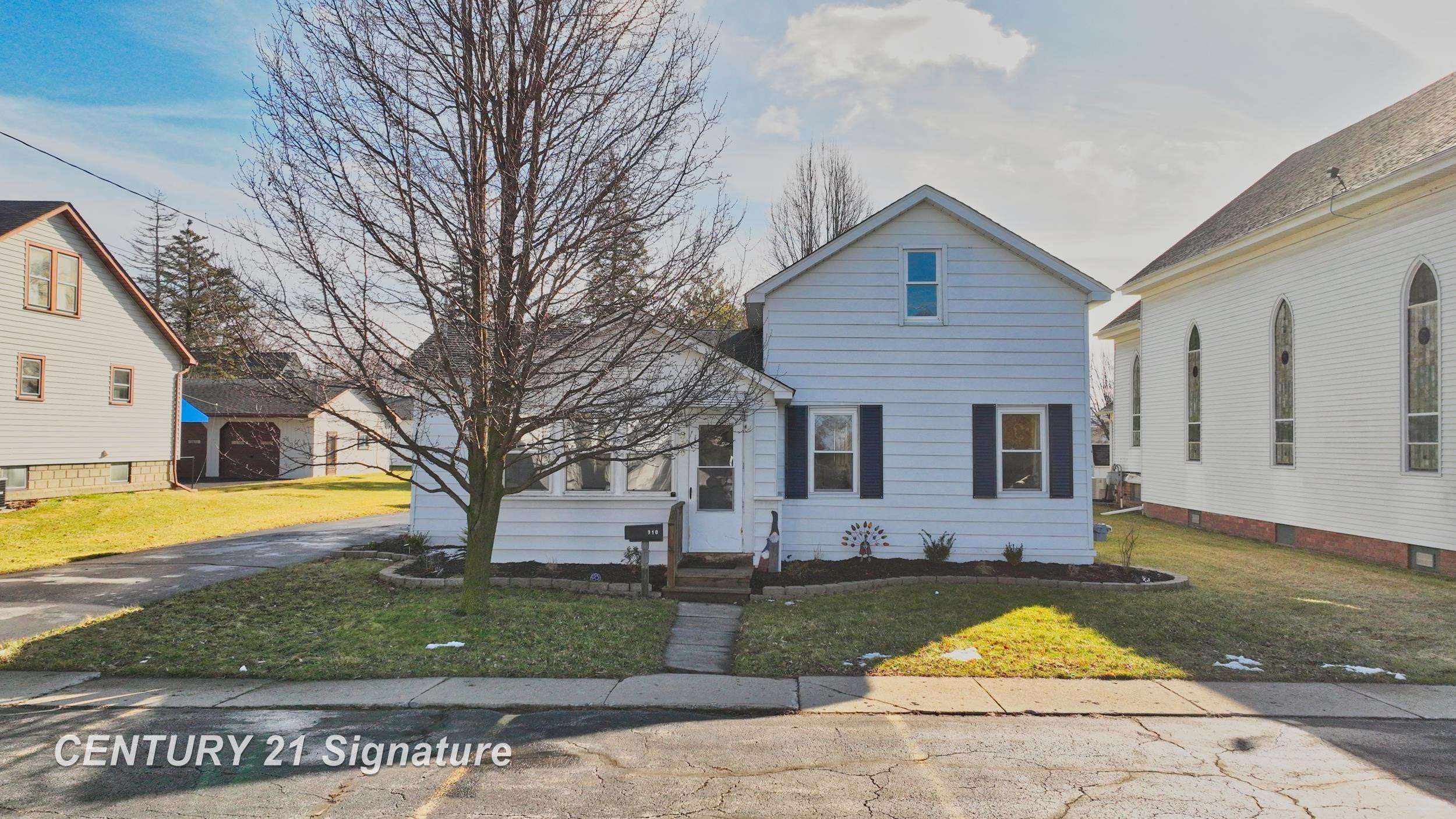 310 S Franklin St, Zilwaukee, MI 48604 — Photo 2