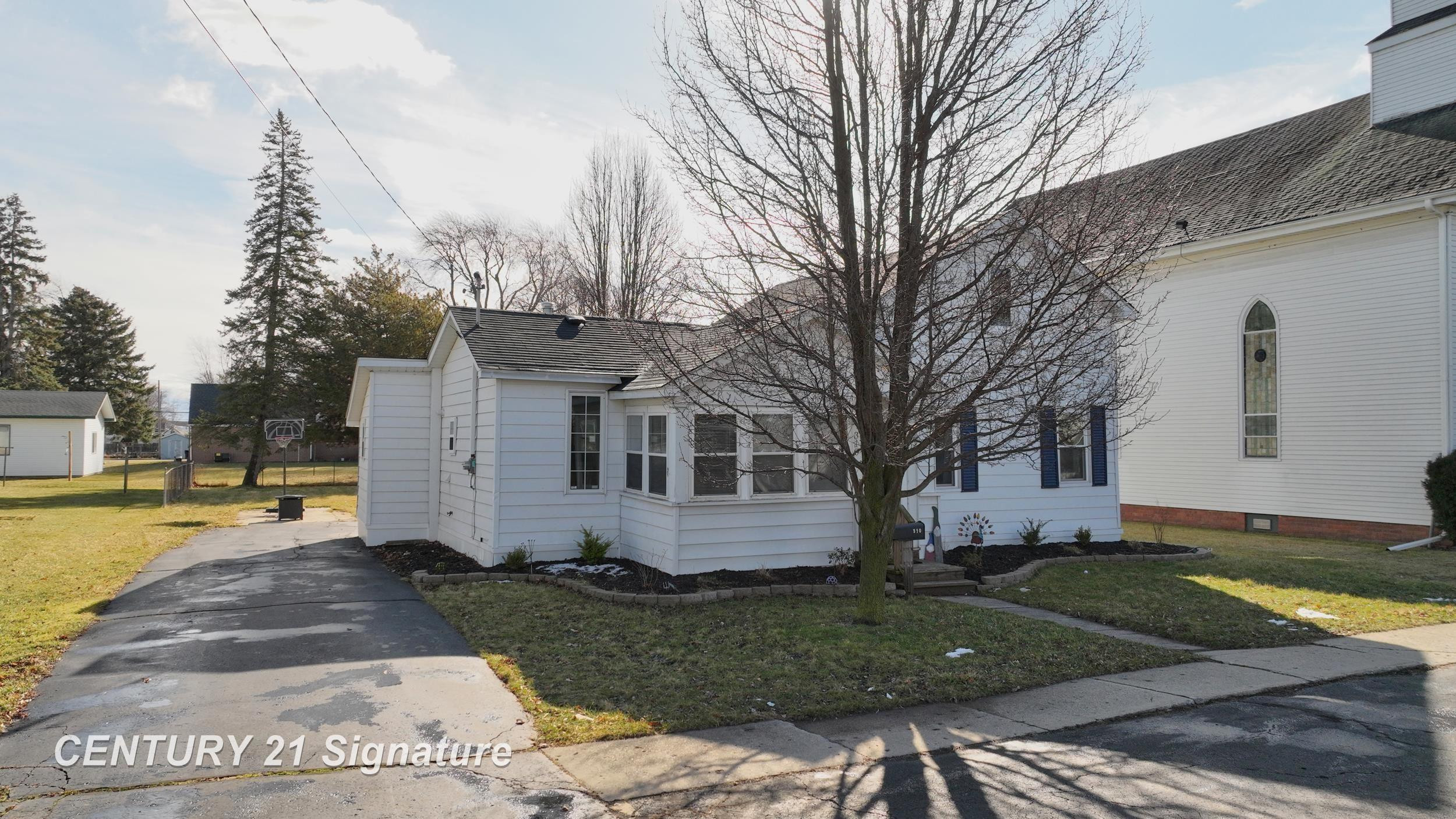 310 S Franklin St, Zilwaukee, MI 48604 — Photo 3