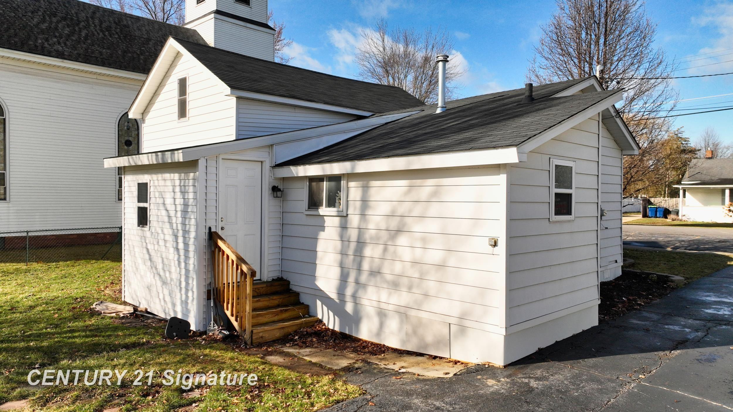 310 S Franklin St, Zilwaukee, MI 48604 — Photo 4